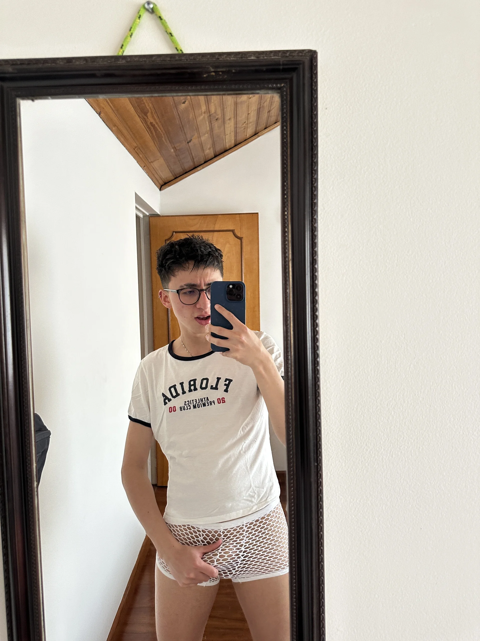 XXX Porn Photo of Nude CamiRojas_boy 37