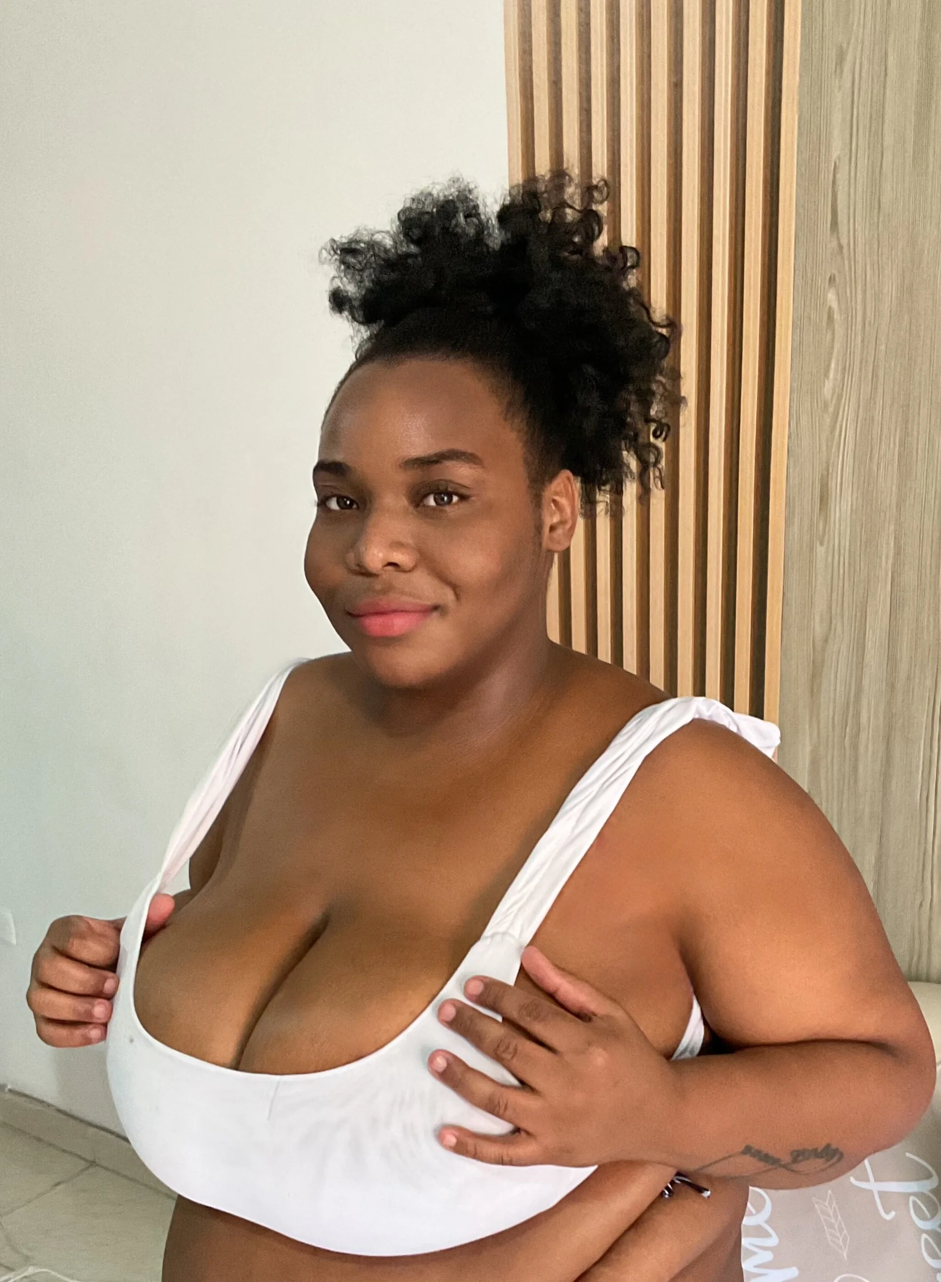 XXX Porn Photo of Nude Breisy_bigboobs 4