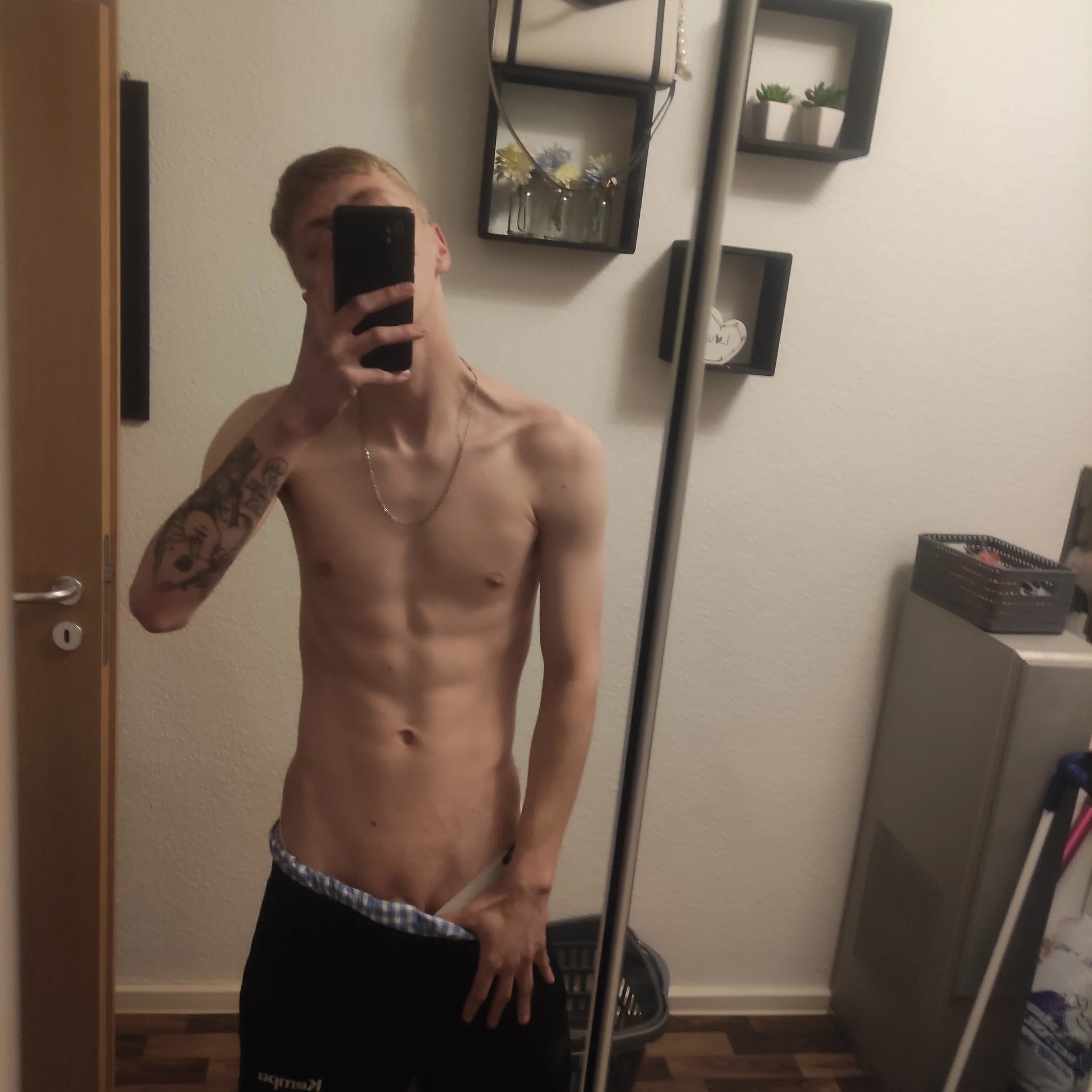 XXX Porn Photo of Nude W3rtzuio 4