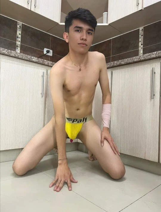 XXX Porn Photo of Nude benji_hoter 22