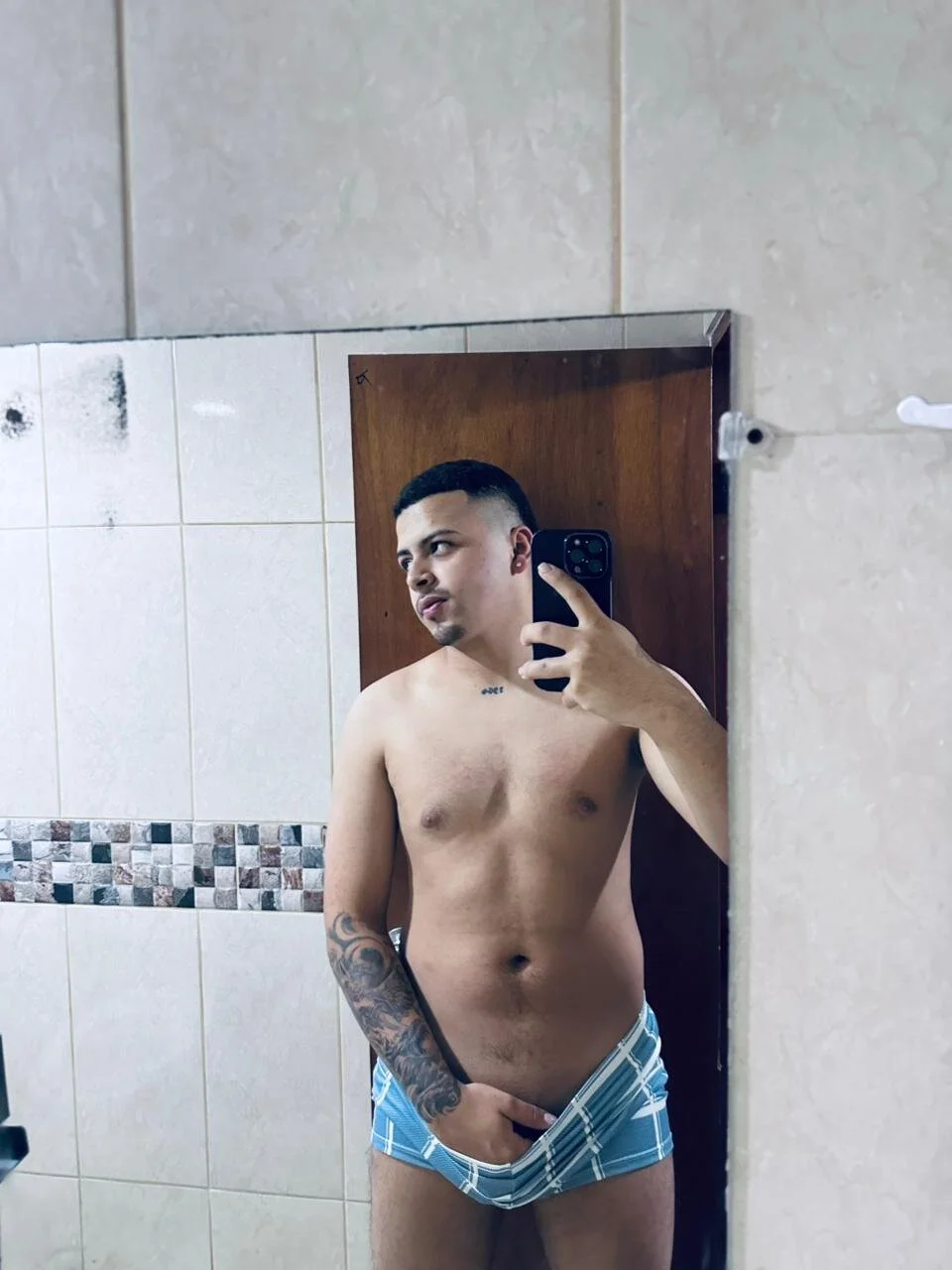 XXX Porn Photo of Nude mathew_hot21 4