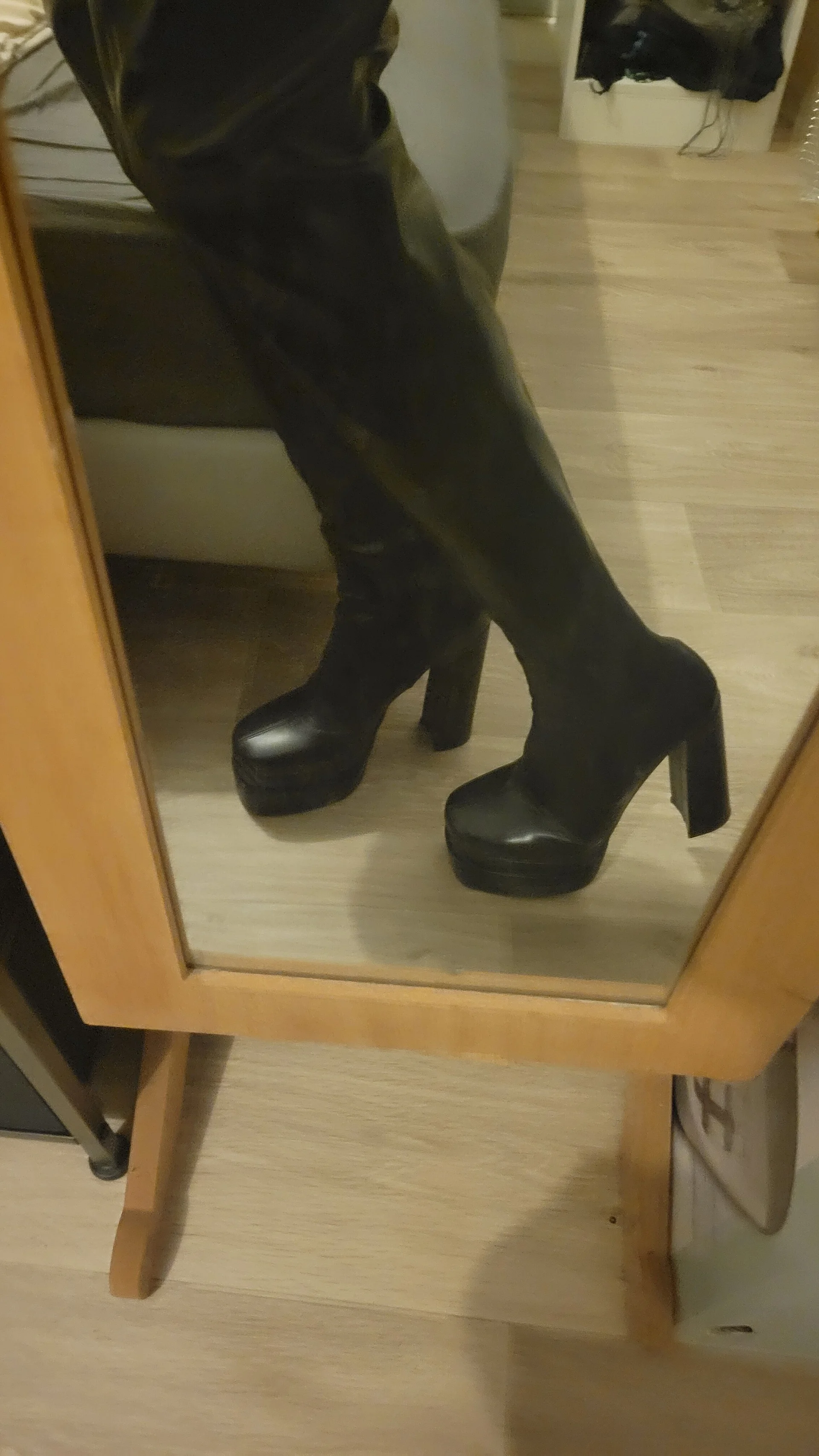 XXX Porn Photo of Nude bootslove1 1