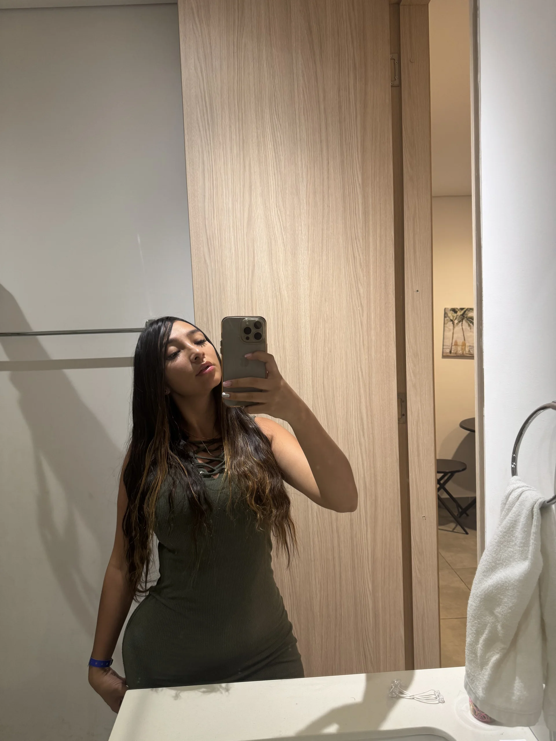 XXX Porn Photo of Nude Queeeeennn 9
