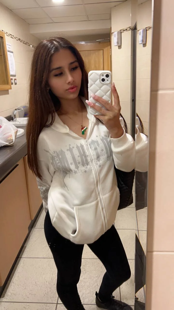 XXX Porn Photo of Nude NextDoorMolly 12
