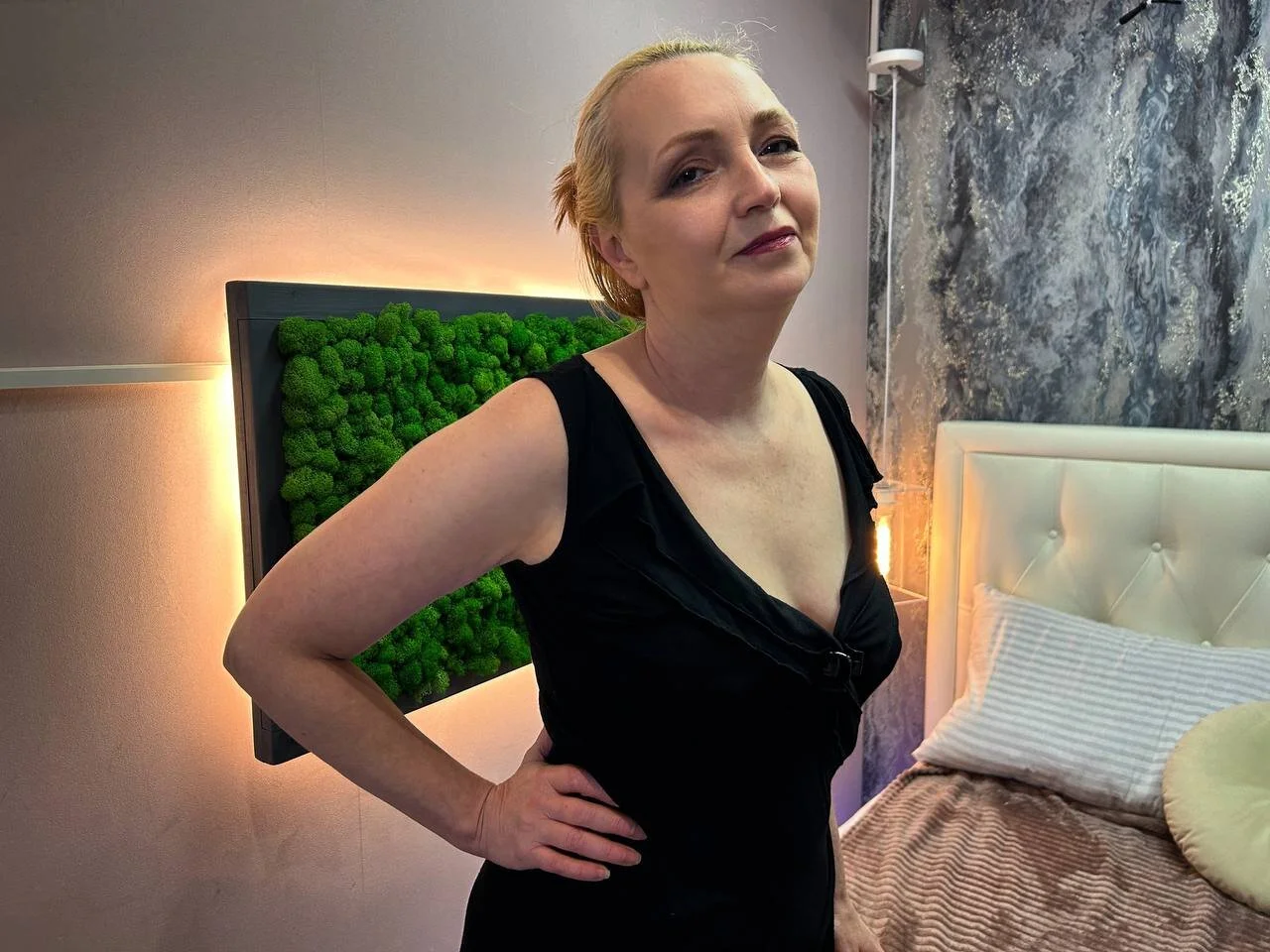 XXX Porn Photo of Nude Karen_Villis 6