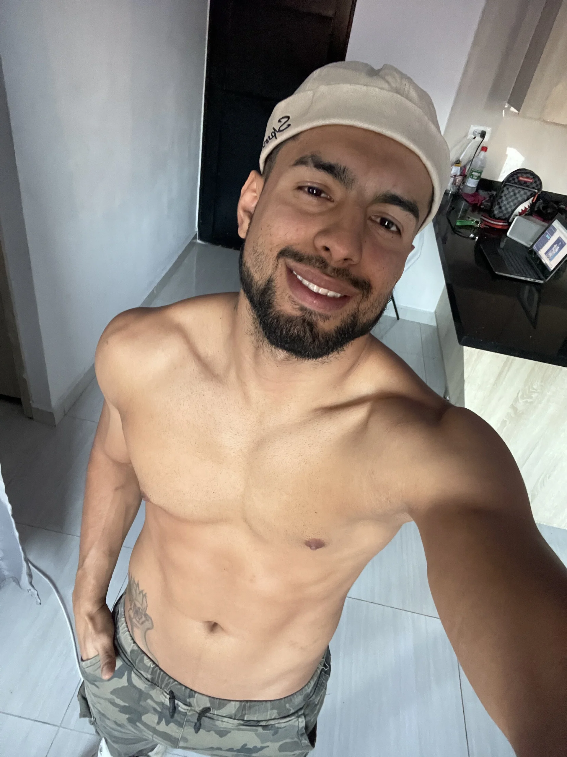 XXX Porn Photo of Nude bastian_bigcock 6
