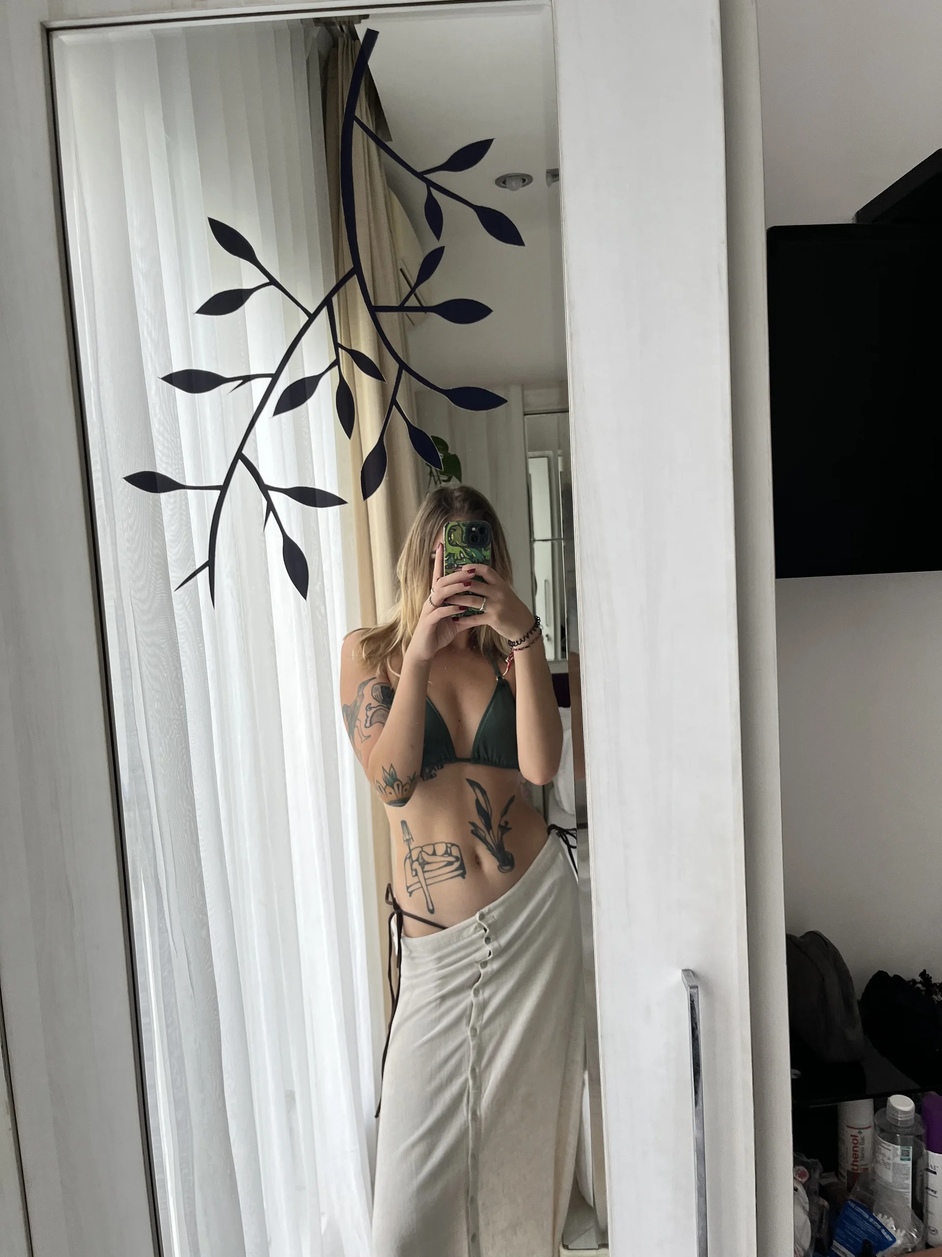 XXX Porn Photo of Nude RoxyWet 1