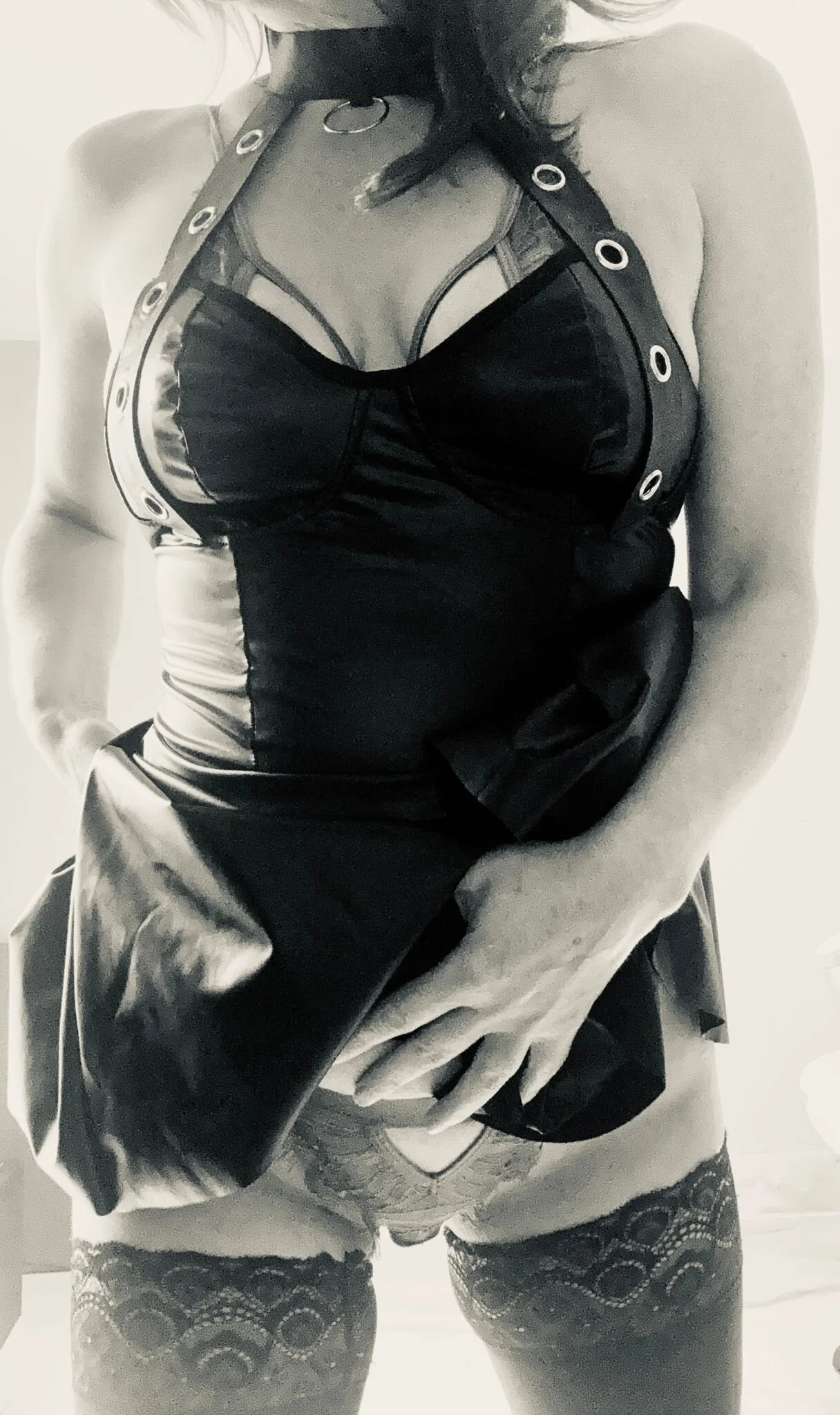 XXX Porn Photo of Nude foxyroxymilf 2