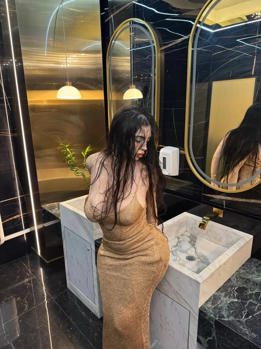 XXX Porn Photo of Nude Queen_Jyji 1