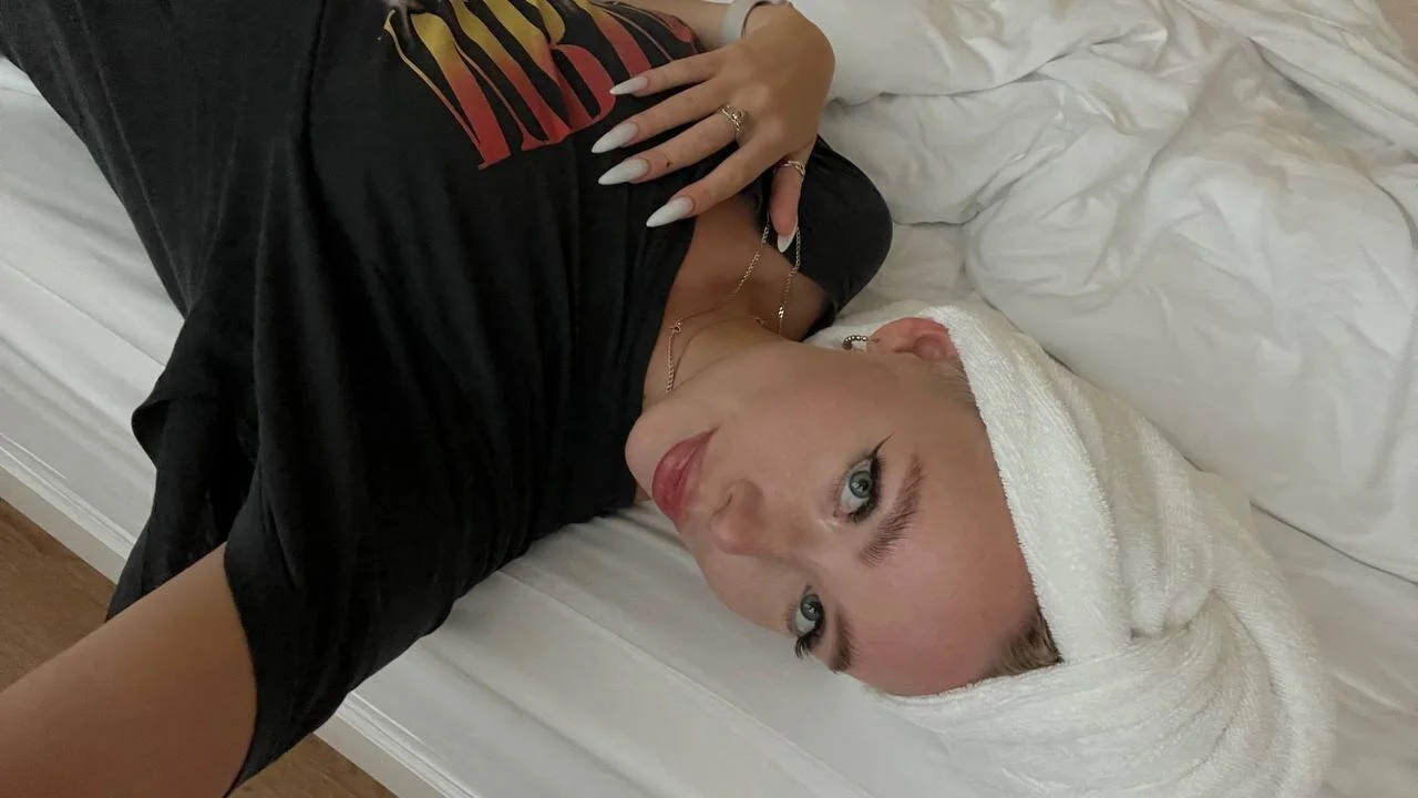 XXX Porn Photo of Nude Lizzy_meoww 15
