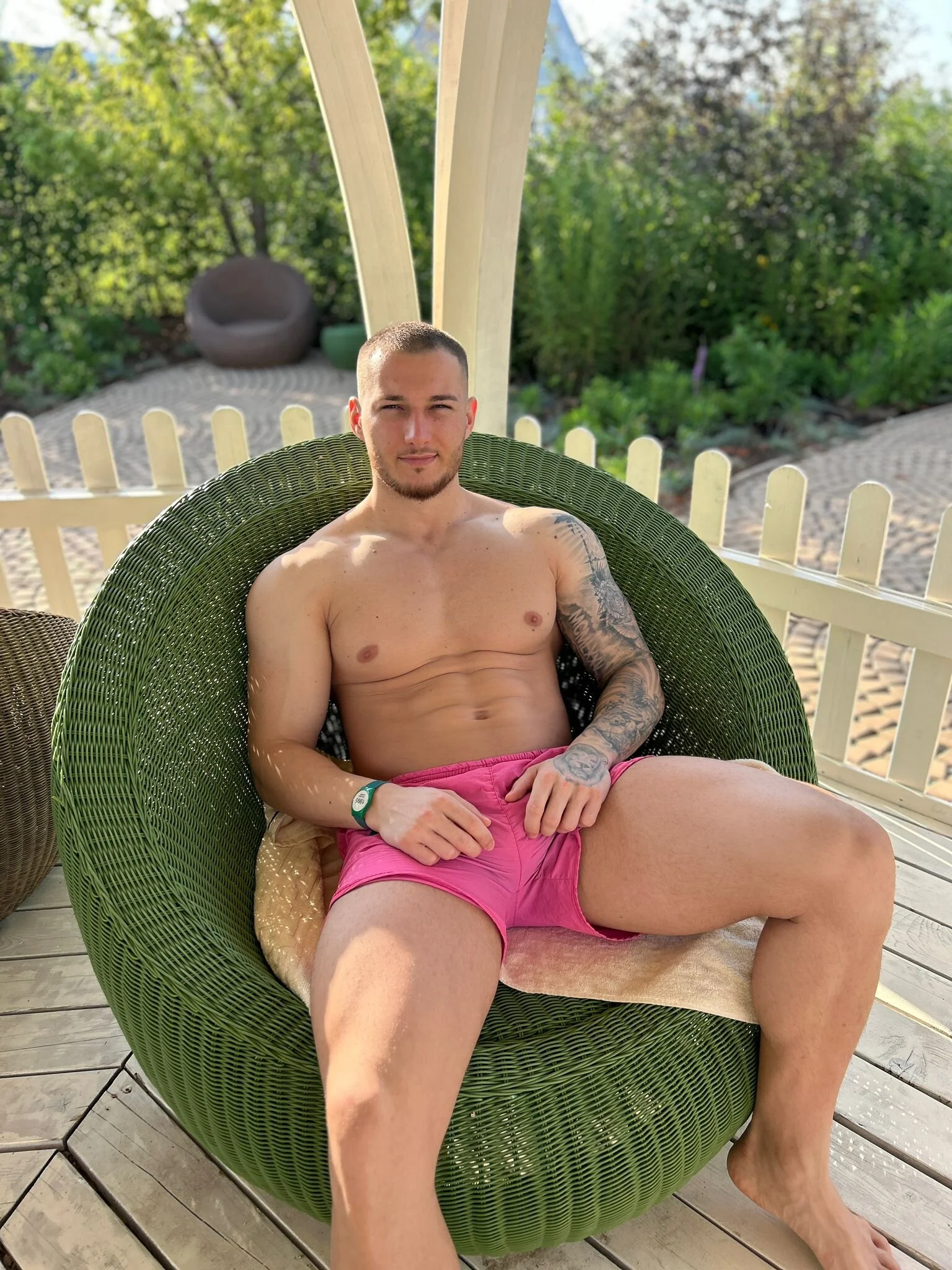 XXX Porn Photo of Nude AaronMuscle 2