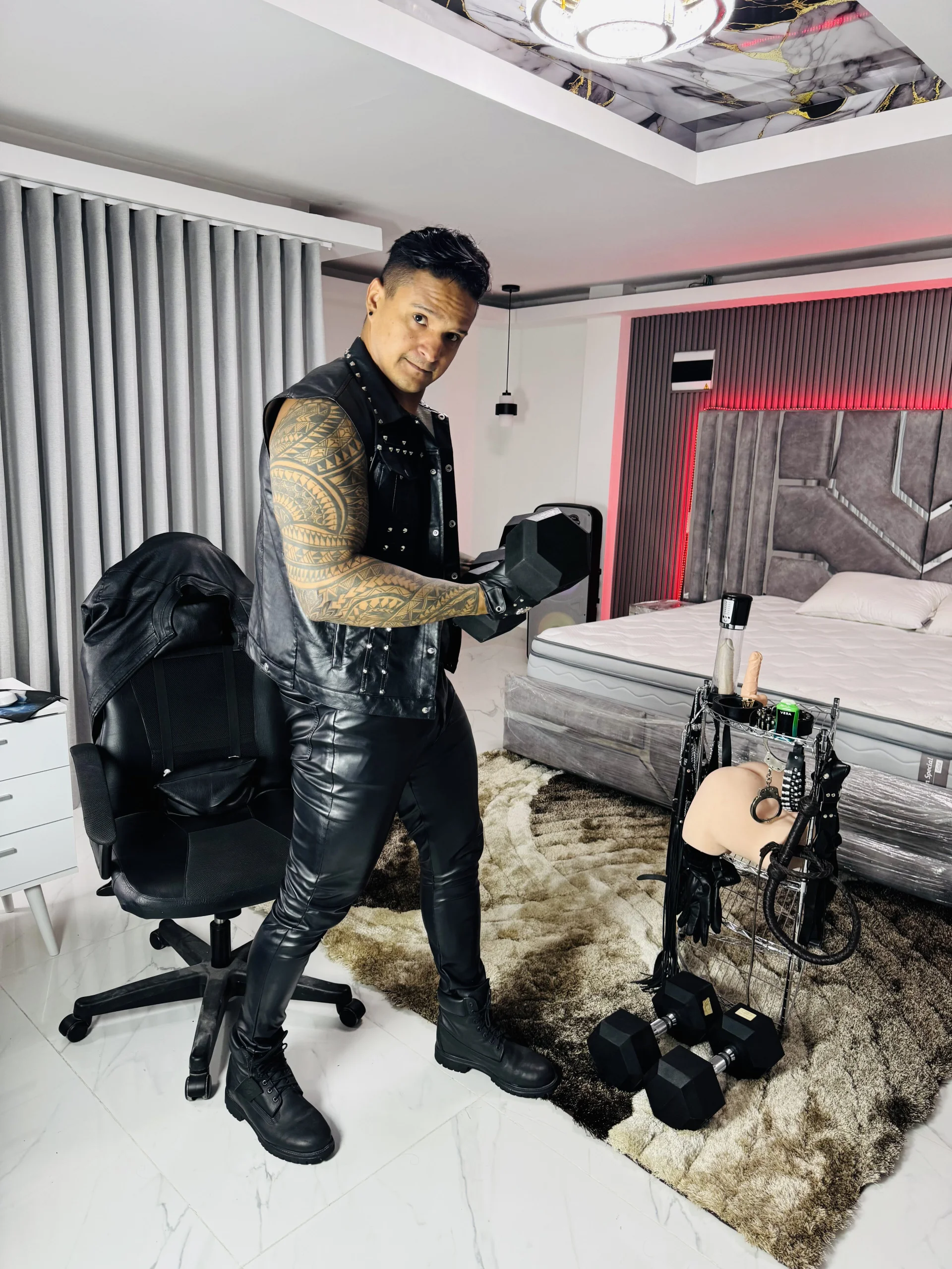 XXX Porn Photo of Nude master_leather 39