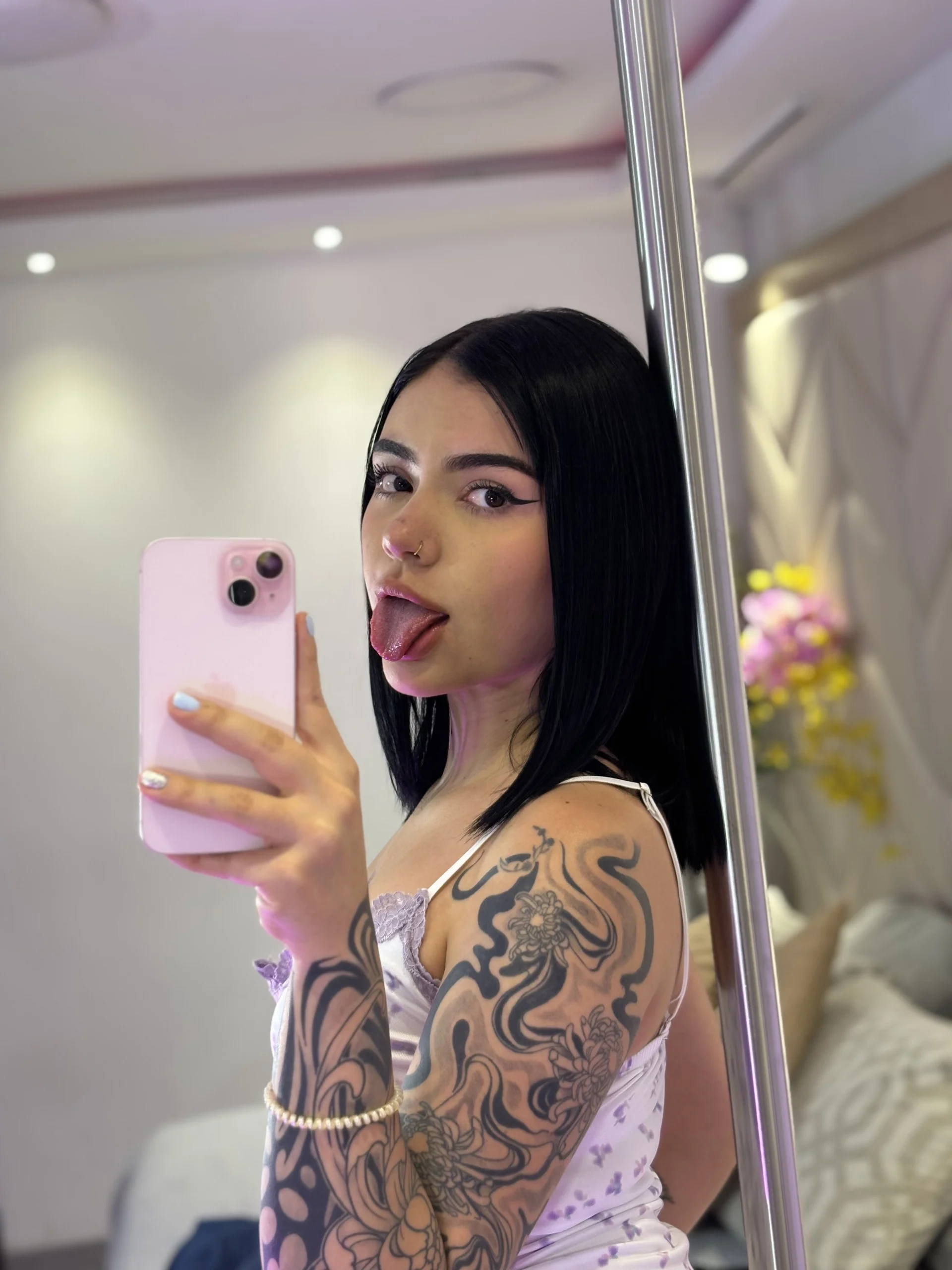 XXX Porn Photo of Nude VioletEvanzz 23