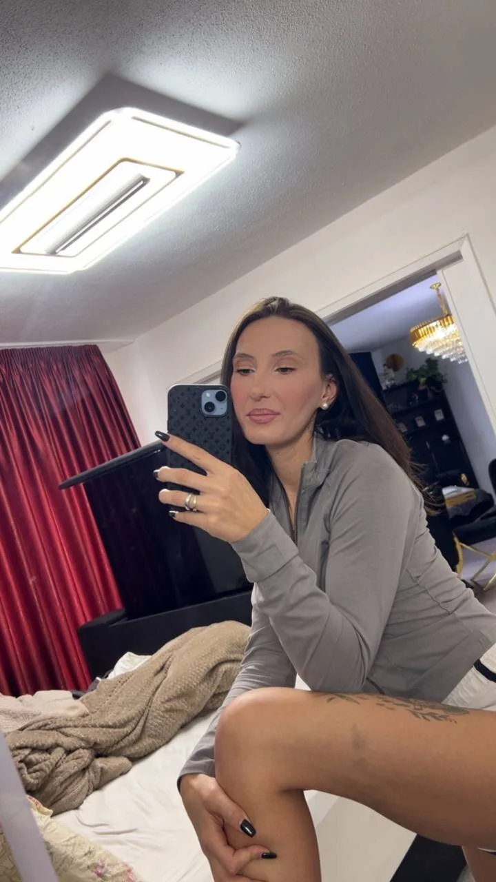 XXX Porn Photo of Nude Emi_RoseMaus 2