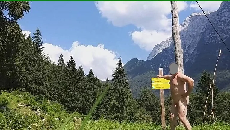 XXX Porn Photo of Nude jerkoutdoor70 30