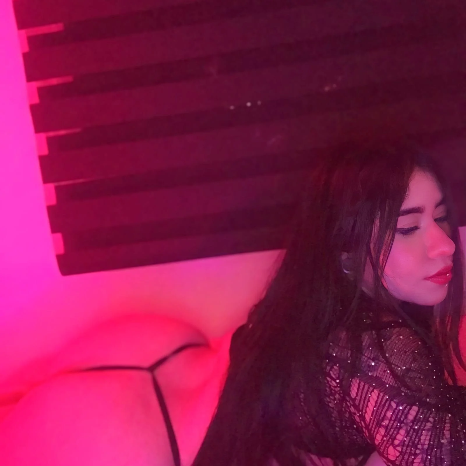 XXX Porn Photo of Nude Helll_girll 20