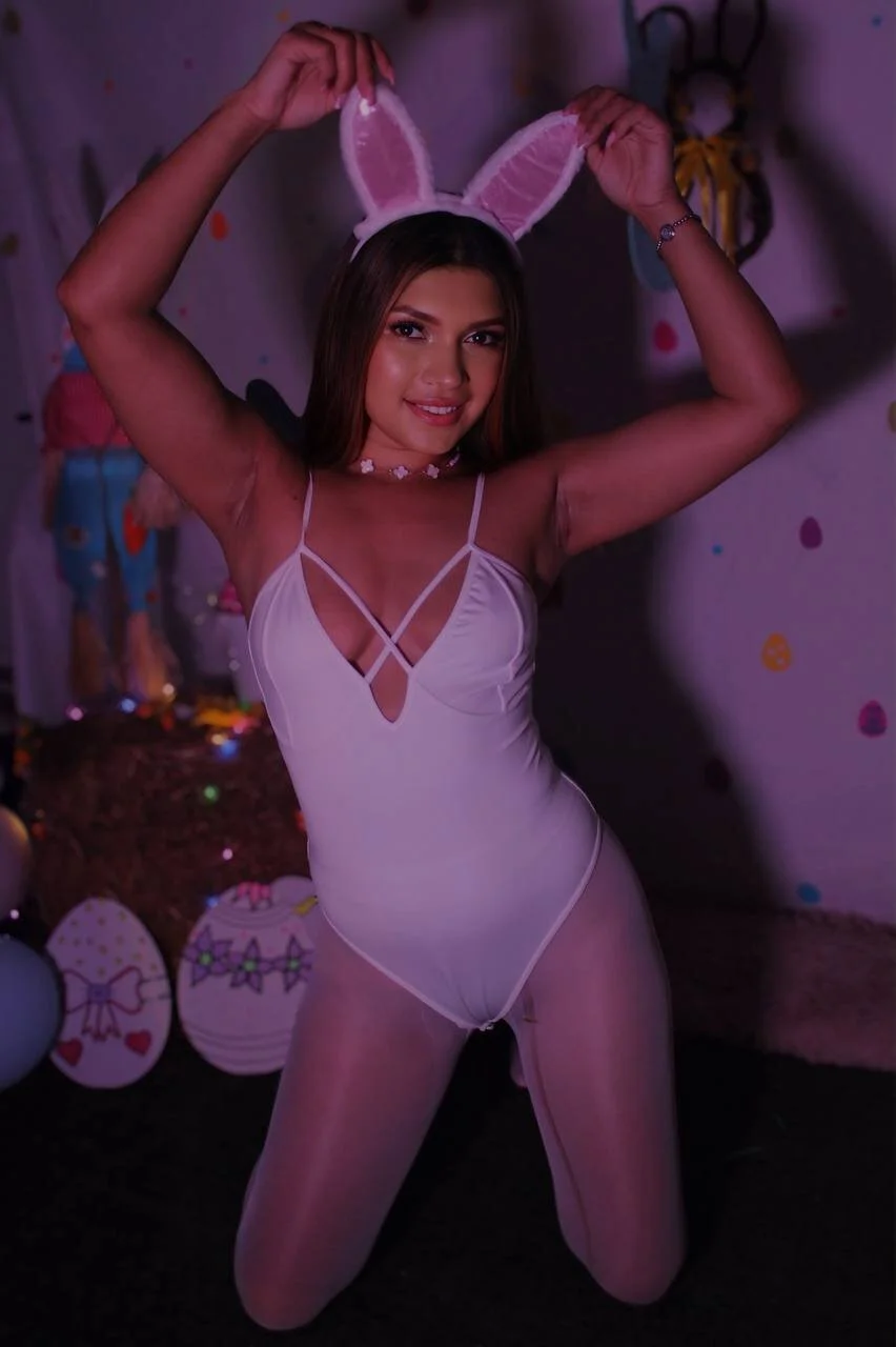 XXX Porn Photo of Nude giirlnaughty 33