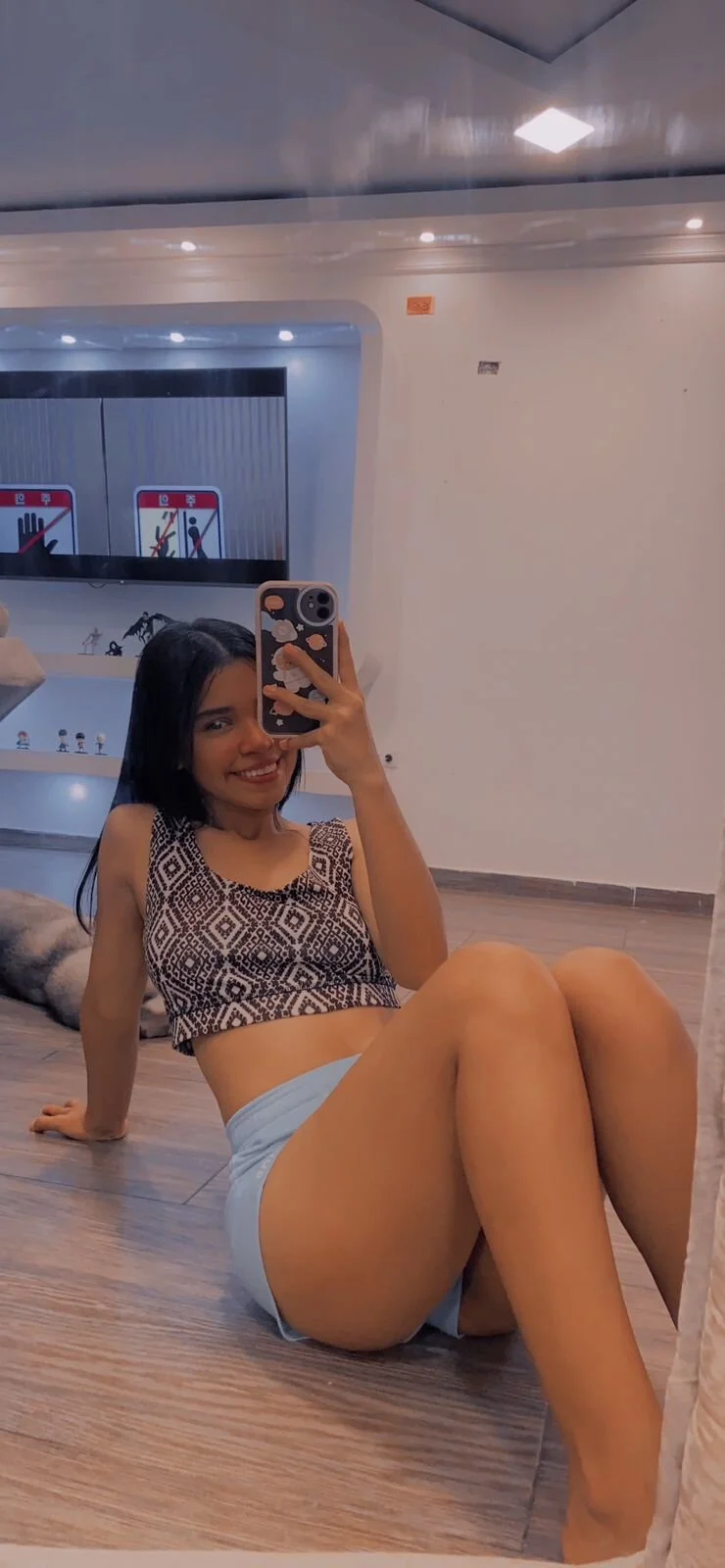 XXX Porn Photo of Nude its_lola24 1