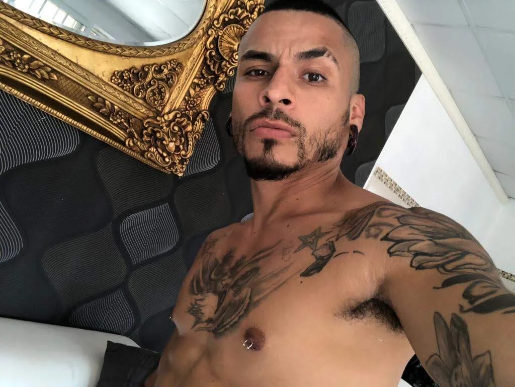 XXX Porn Photo of Nude callme_douglas 10