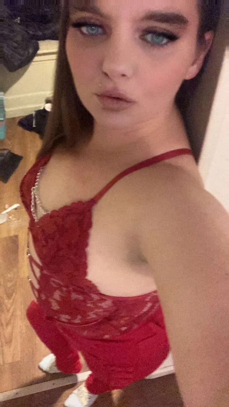 XXX Porn Photo of Nude DaddysLiLNaughtyWife 4