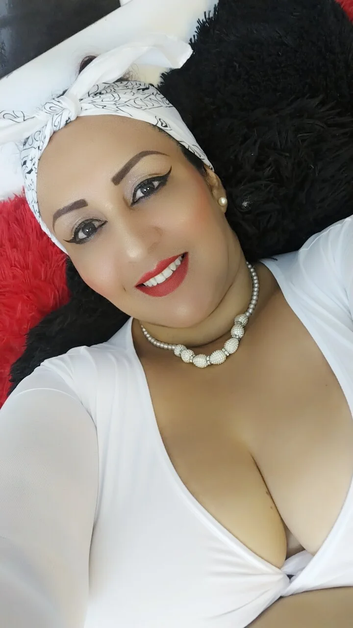 XXX Porn Photo of Nude MatureBigCurvy 2