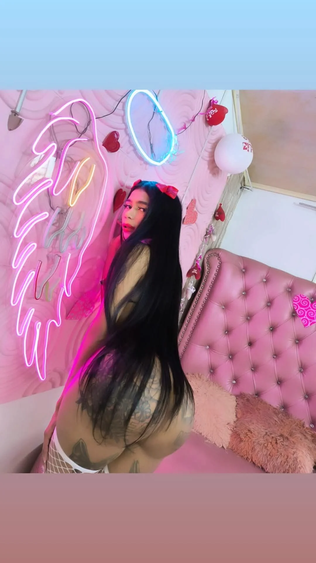 XXX Porn Photo of Nude vayolettatto_bigass 4