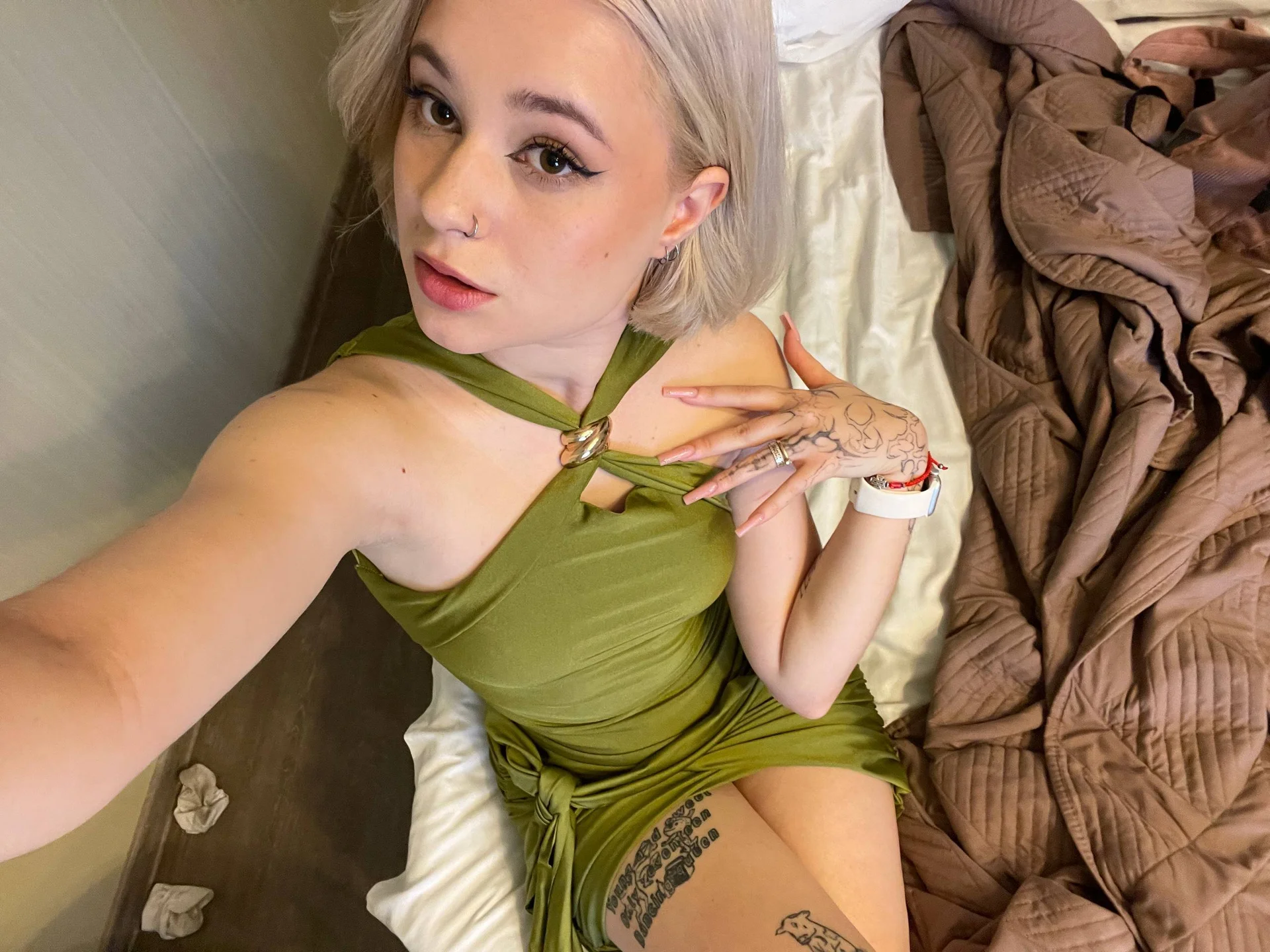 XXX Porn Photo of Nude neonthread 5