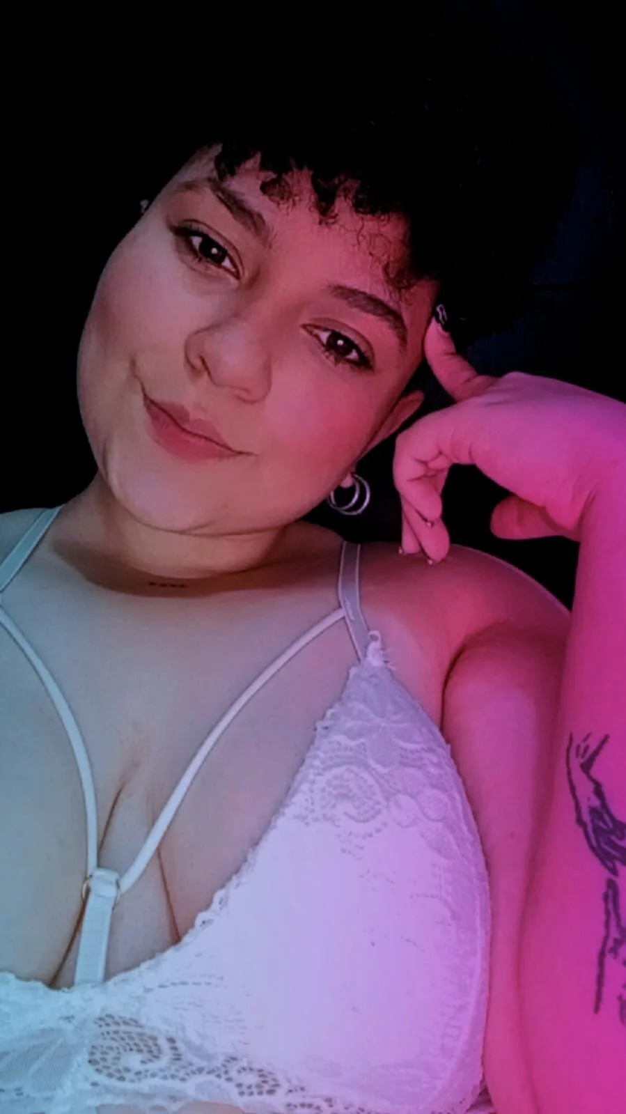 XXX Porn Photo of Nude curly_cam_queen69 4