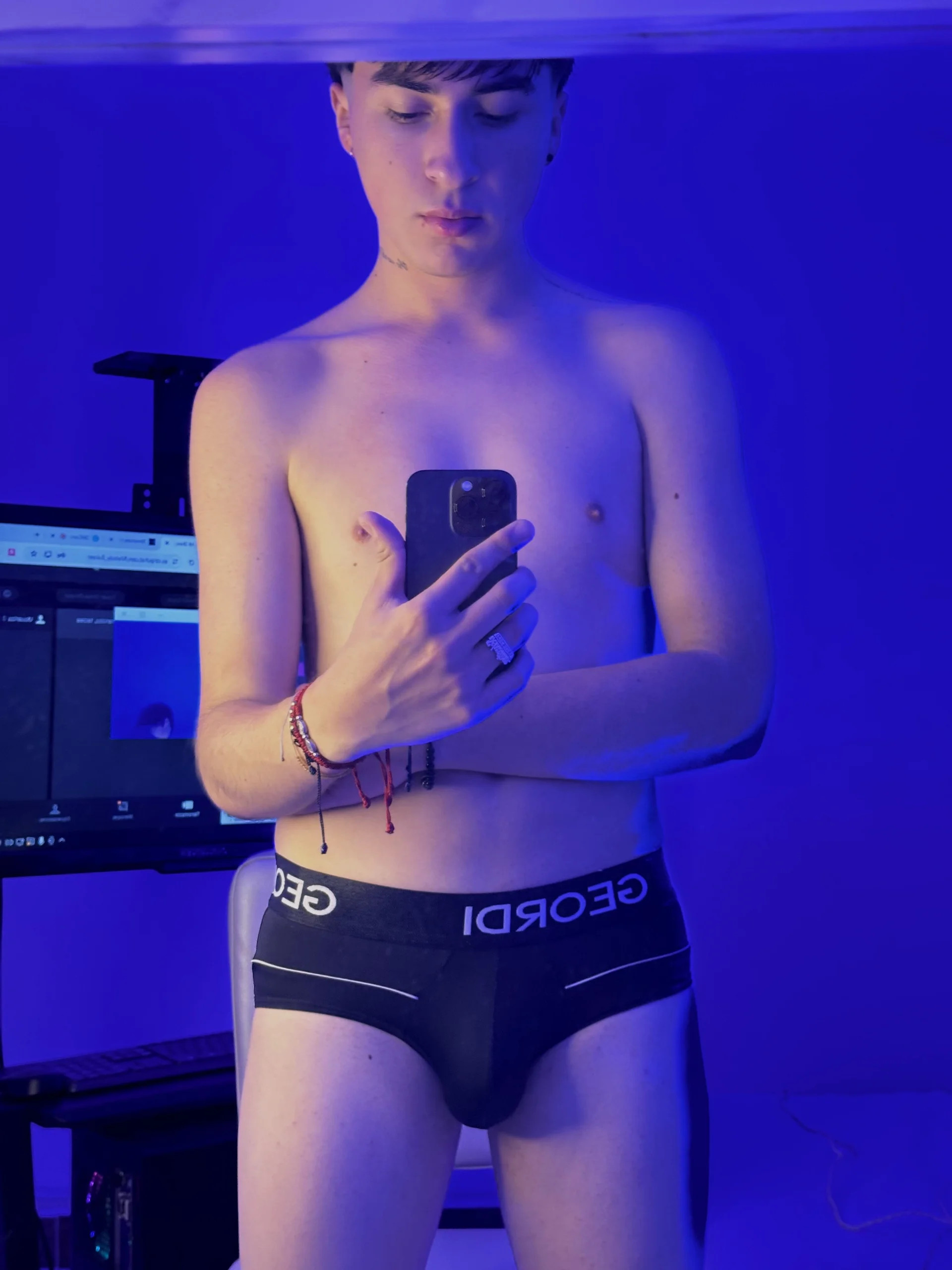 XXX Porn Photo of Nude danielgomezz 1