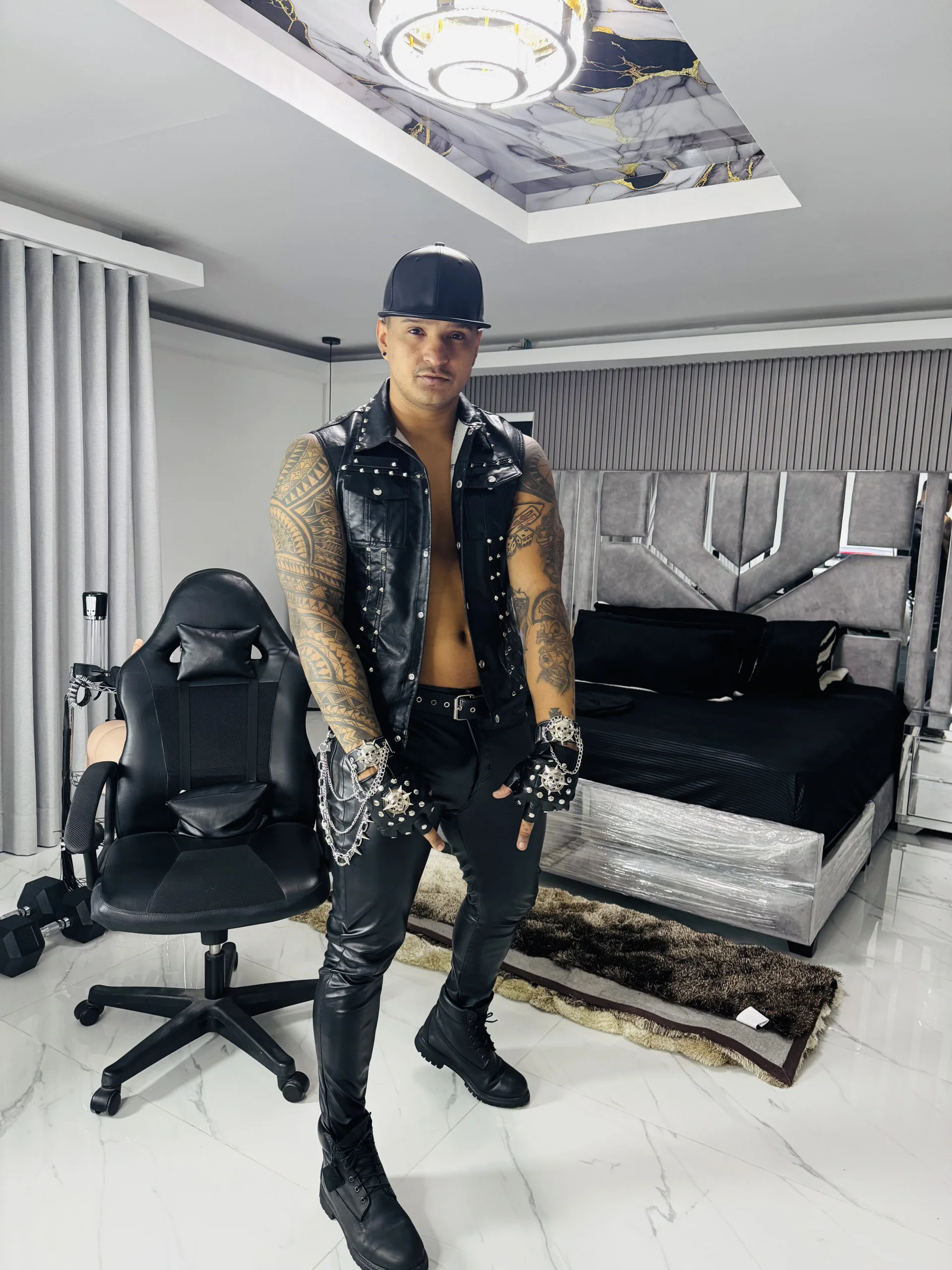 XXX Porn Photo of Nude master_leather 54