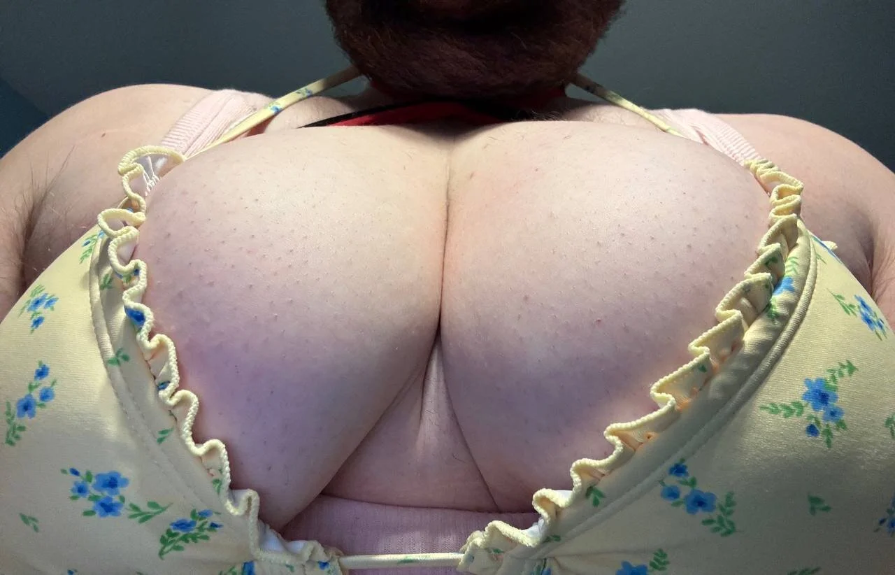 XXX Porn Photo of Nude hugemanbreasts 5
