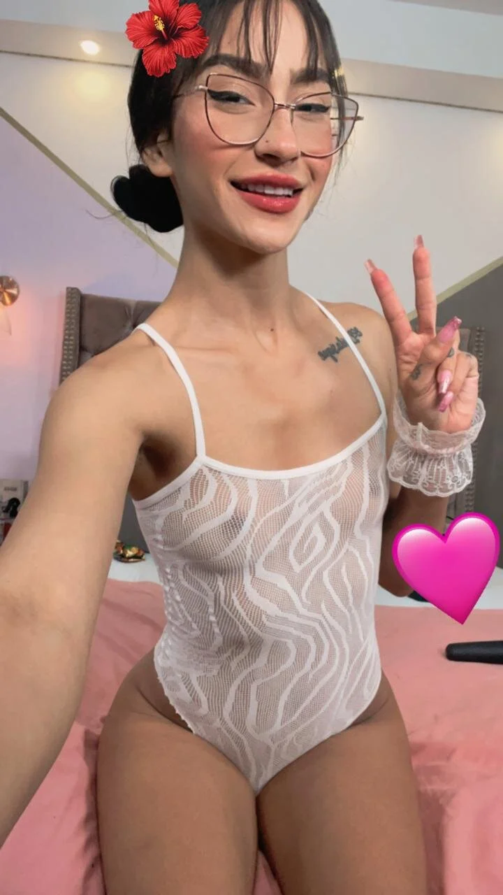 XXX Porn Photo of Nude emily_daarell 10