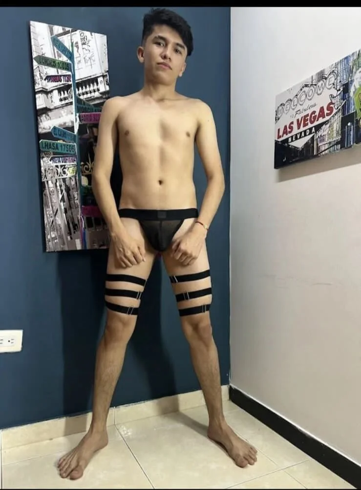 XXX Porn Photo of Nude benji_hoter 7