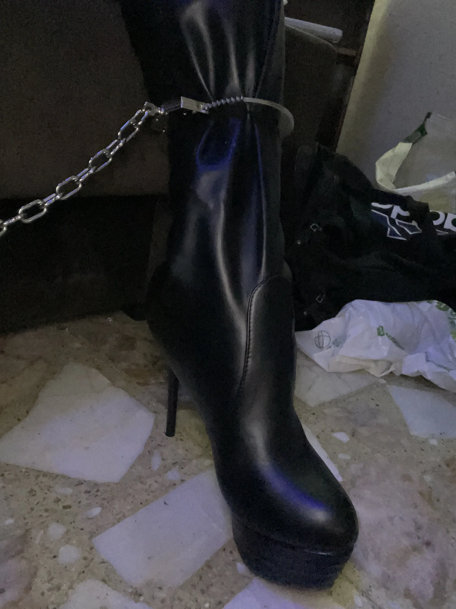 XXX Porn Photo of Nude Leathergloves90 4