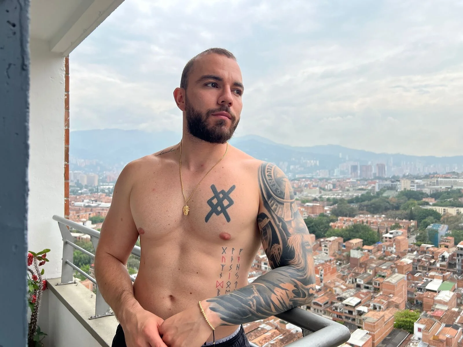 XXX Porn Photo of Nude Isaac_Carter 2