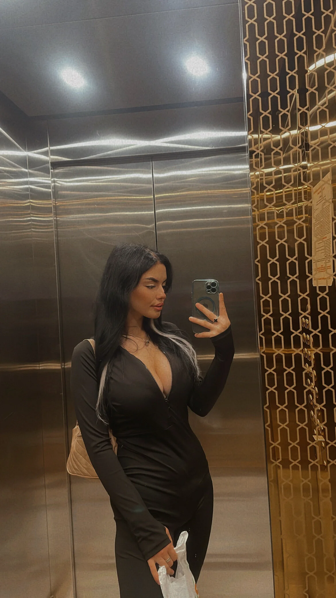 XXX Porn Photo of Nude Daenerys_Daenn 26