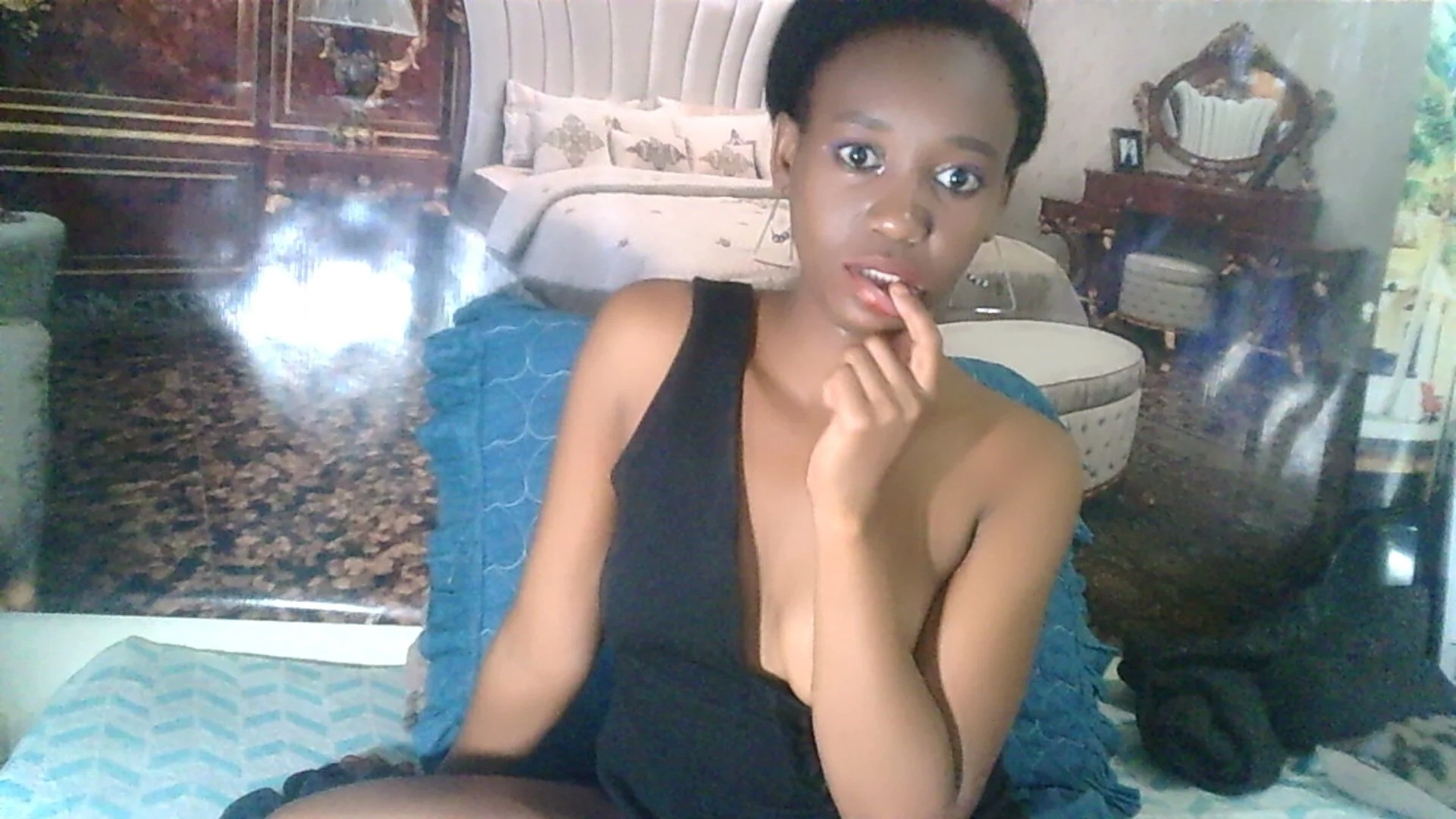 XXX Porn Photo of Nude EbonyOlive69 1