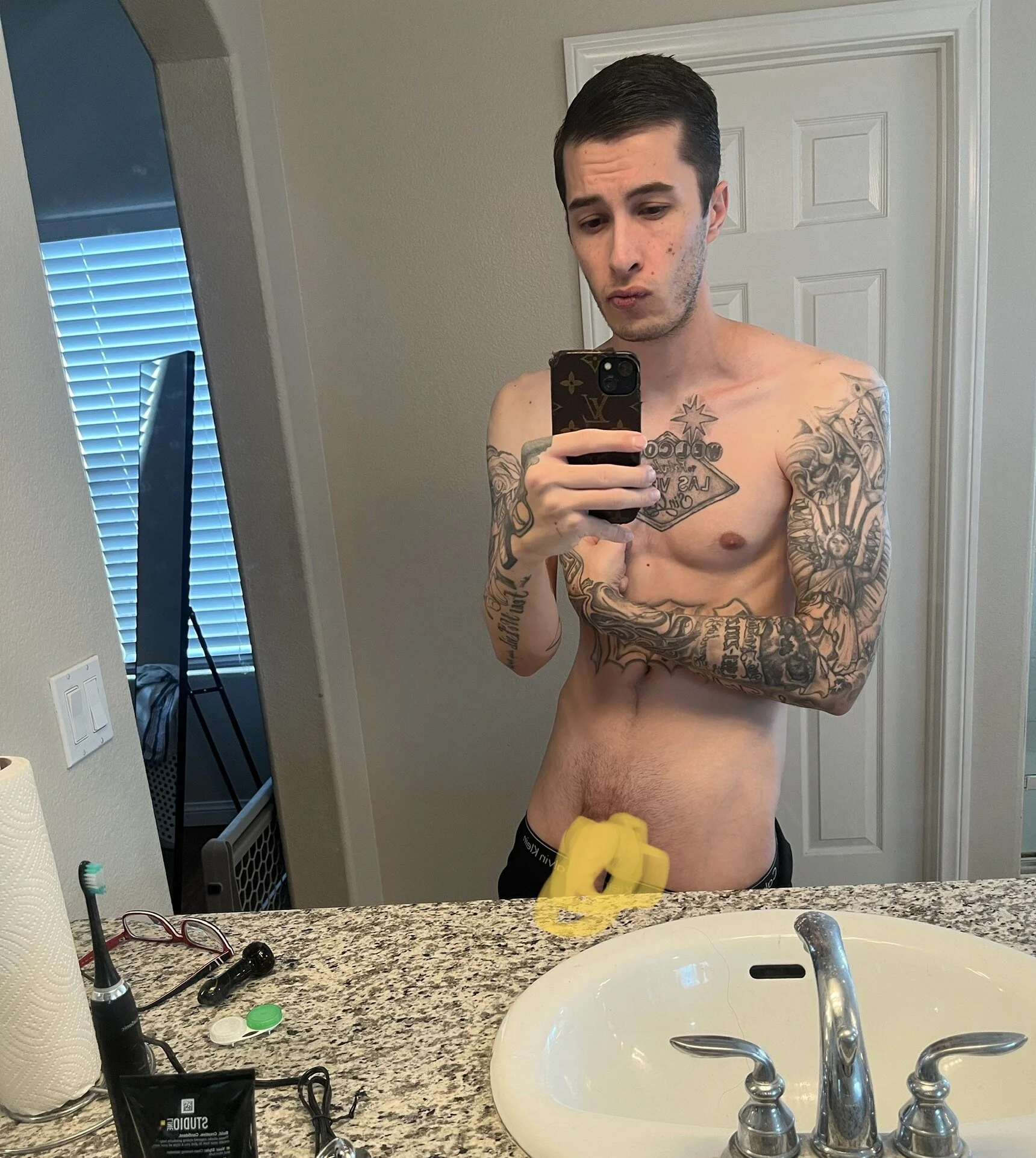 XXX Porn Photo of Nude JuicyJoshy 97