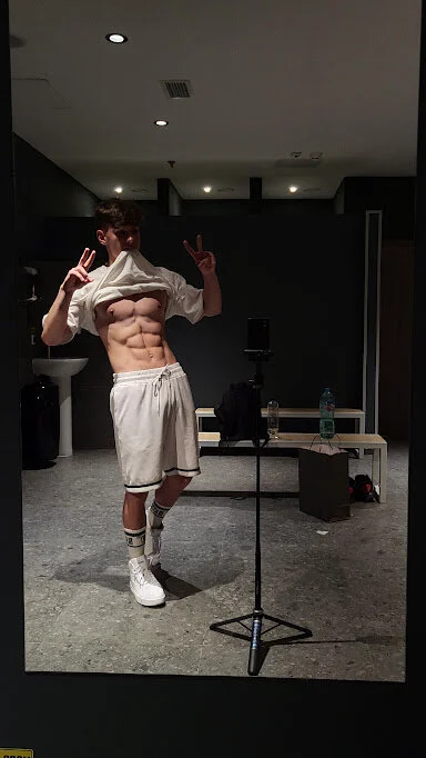 XXX Porn Photo of Nude BradyFlint 16