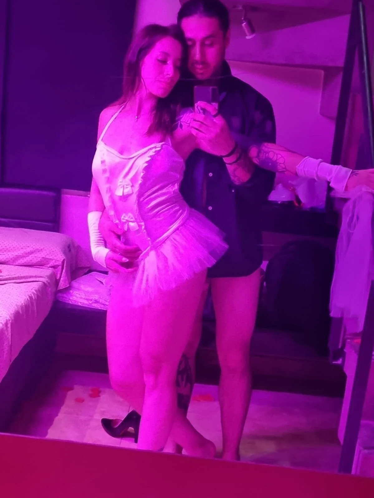 XXX Porn Photo of Nude PielconPiel 1