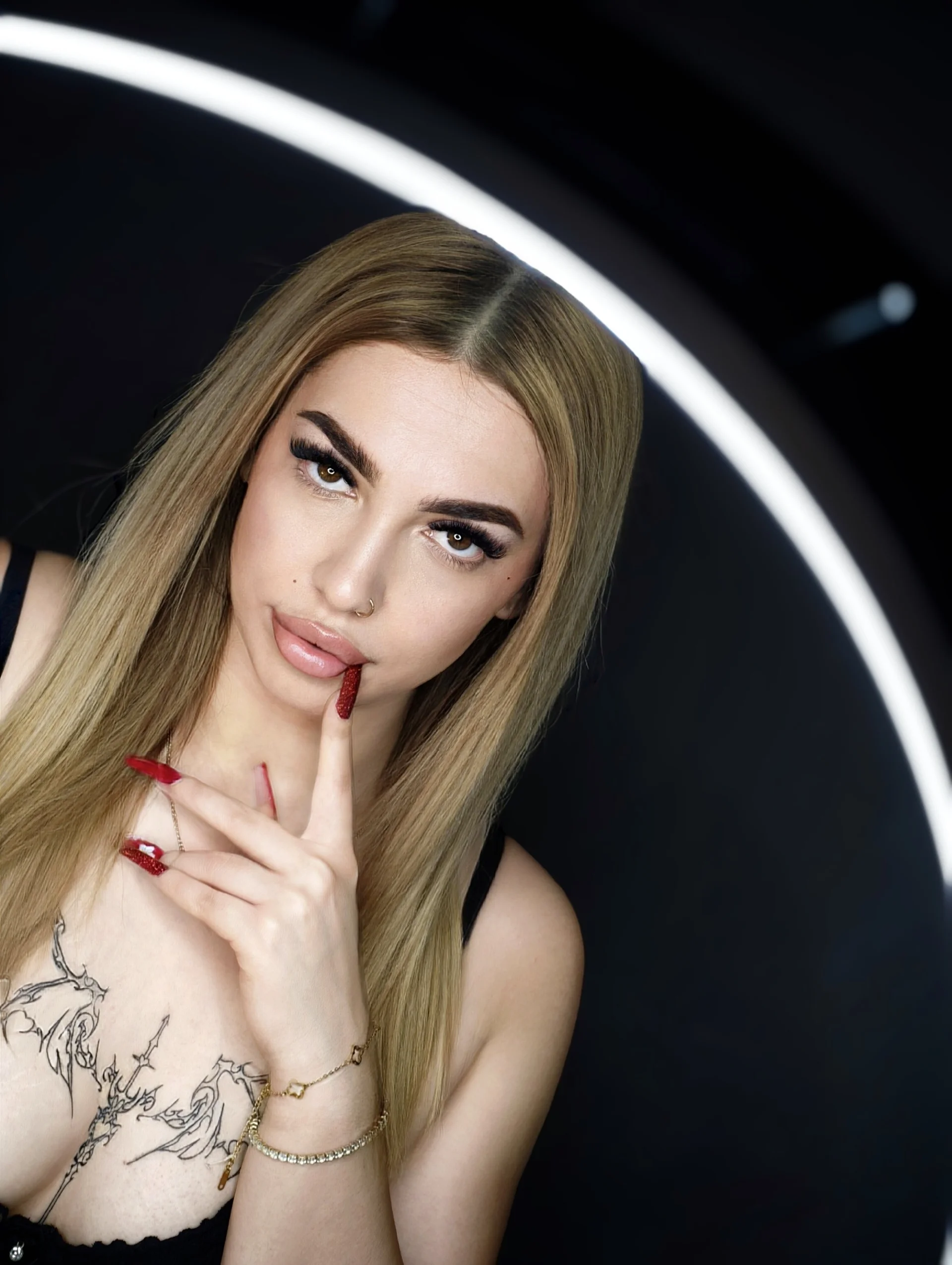 XXX Porn Photo of Nude ZarasPlayground 13