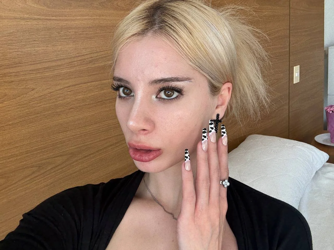 XXX Porn Photo of Nude st_uirt 1