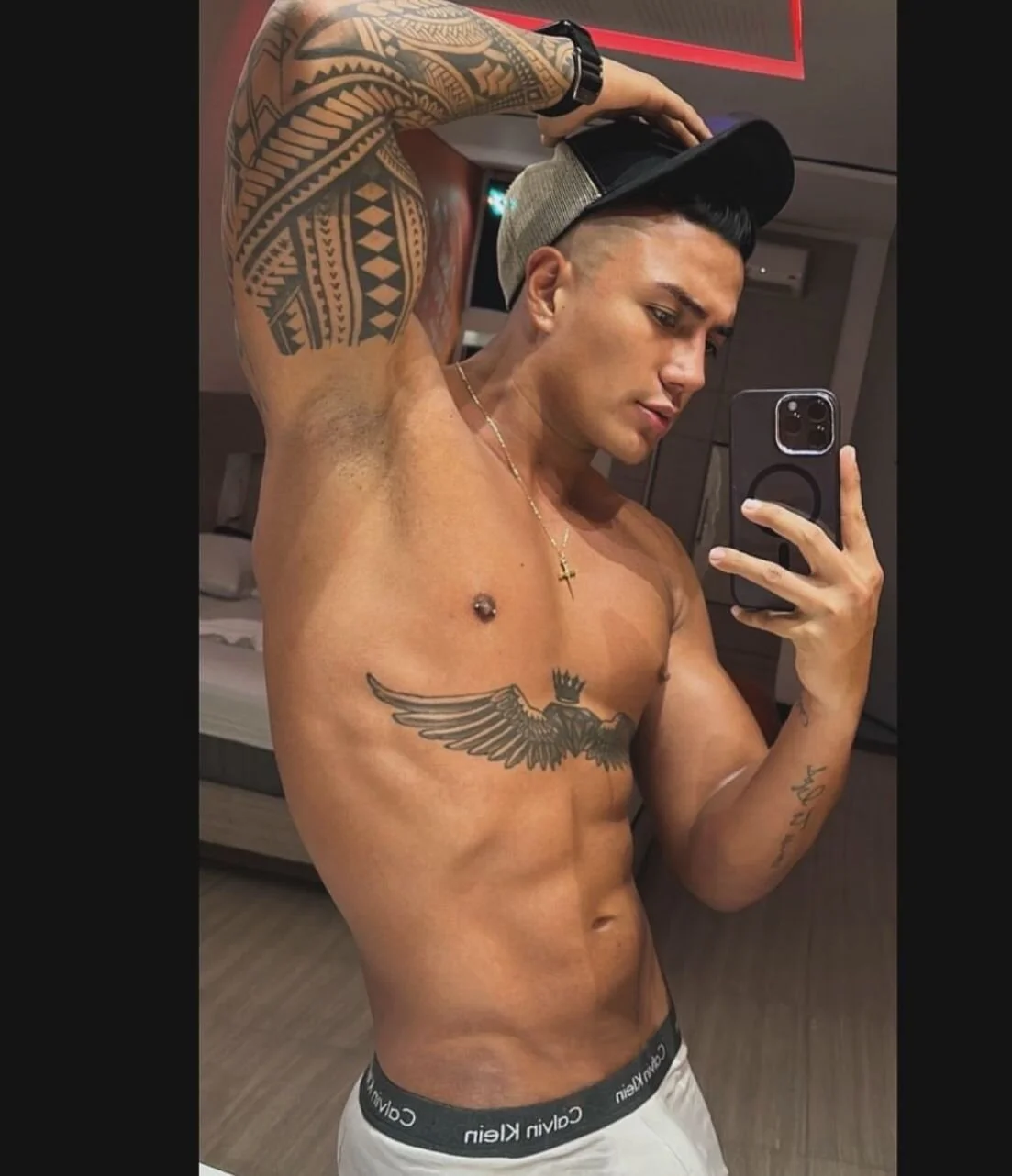 XXX Porn Photo of Nude Aron_Bolt 5