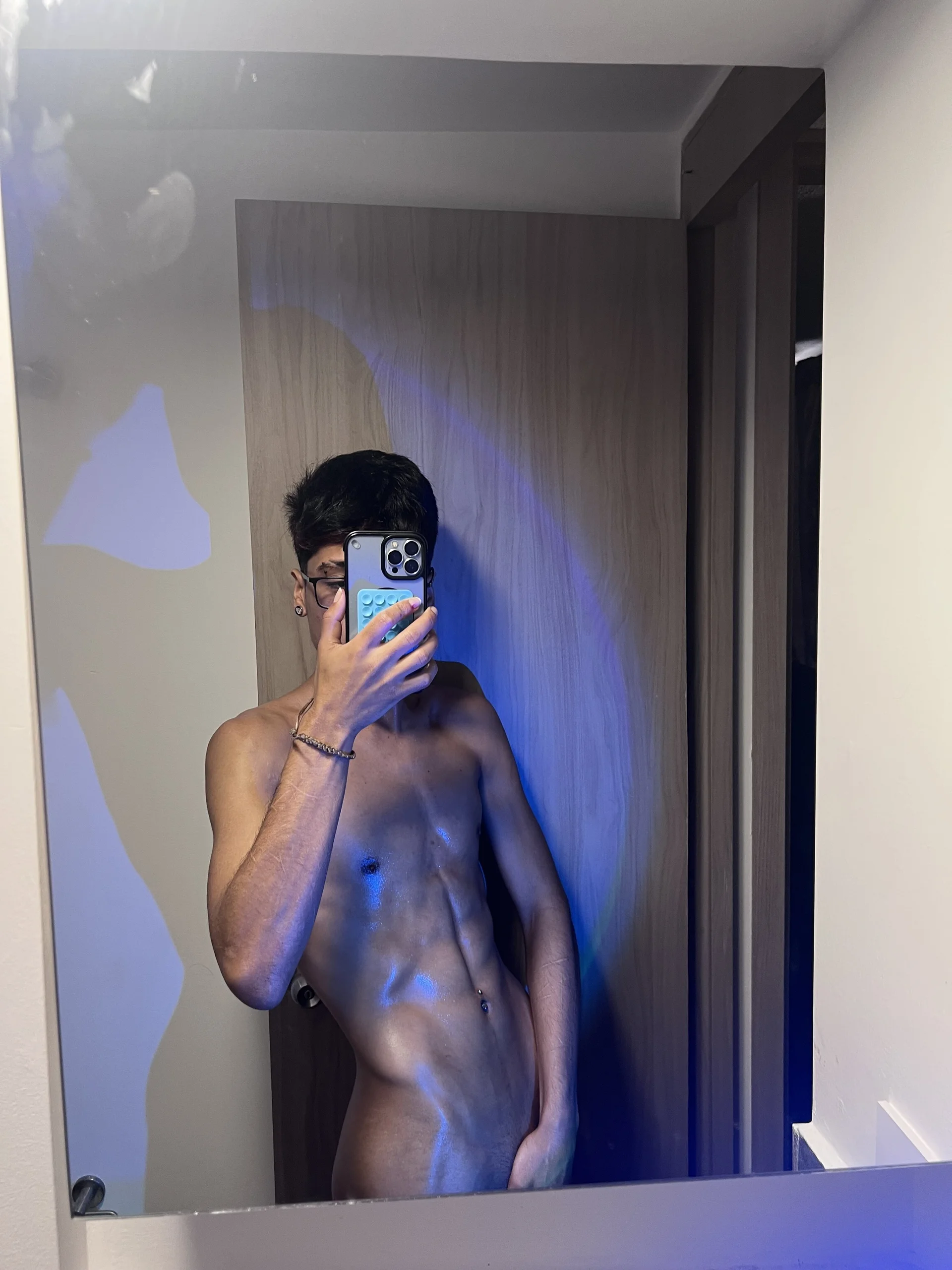 XXX Porn Photo of Nude ronald_thompson20 1