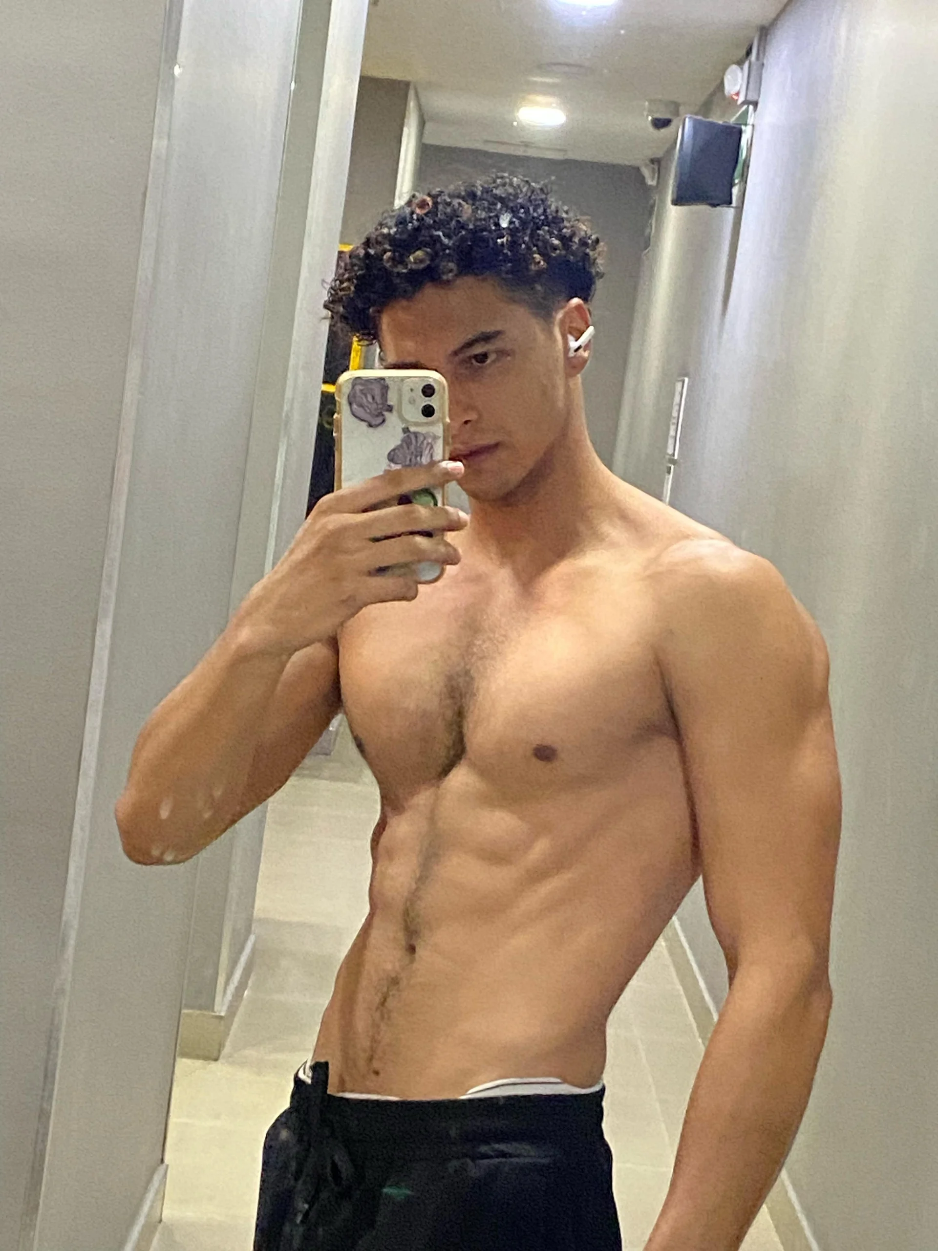 XXX Porn Photo of Nude Kris_Khalifa69 8