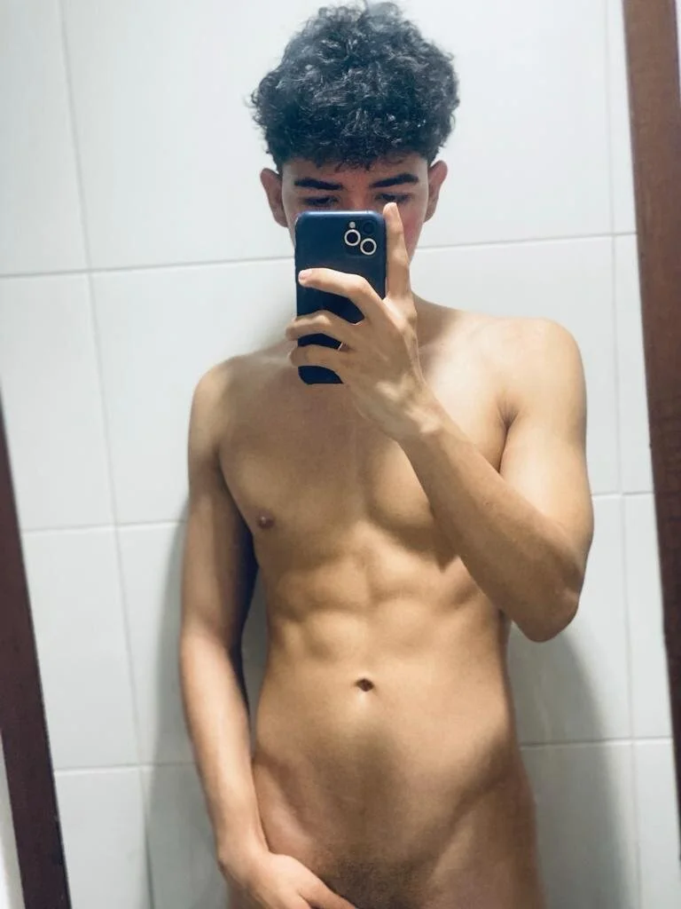 XXX Porn Photo of Nude slimteenwet 5