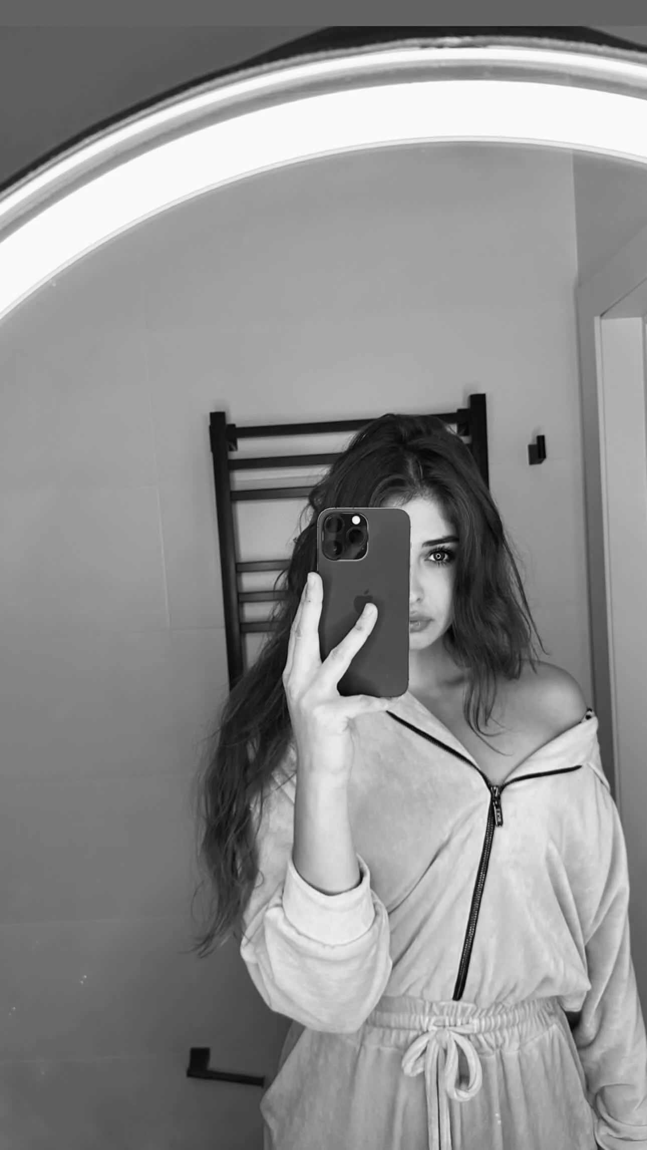 XXX Porn Photo of Nude kissKarinakisss 6