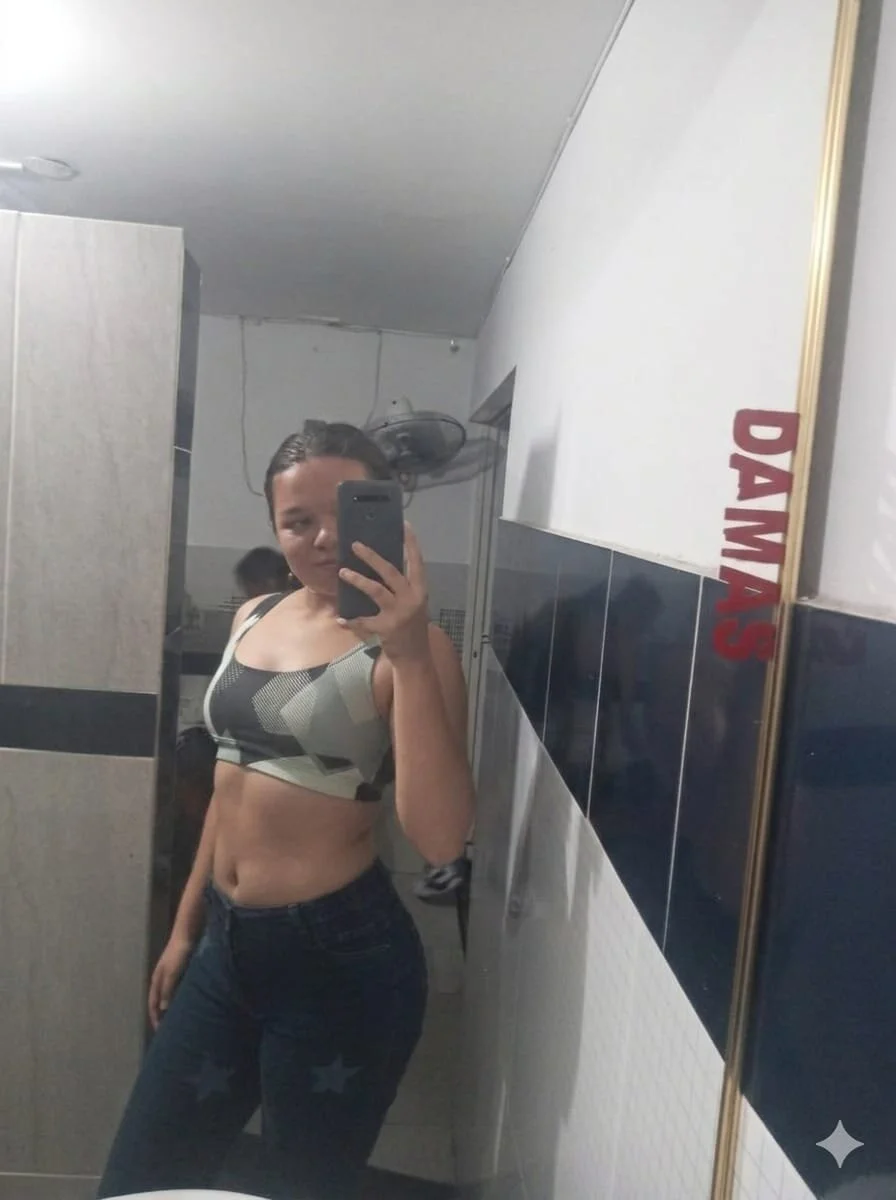 XXX Porn Photo of Nude Lady_Roger 10