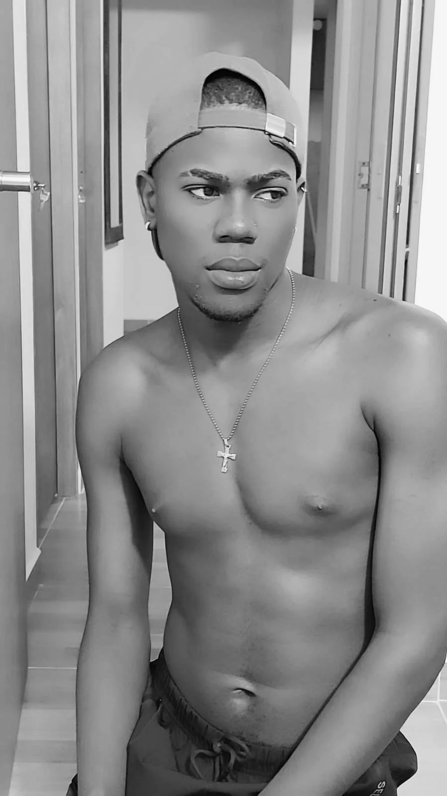 XXX Porn Photo of Nude santi_brown 9