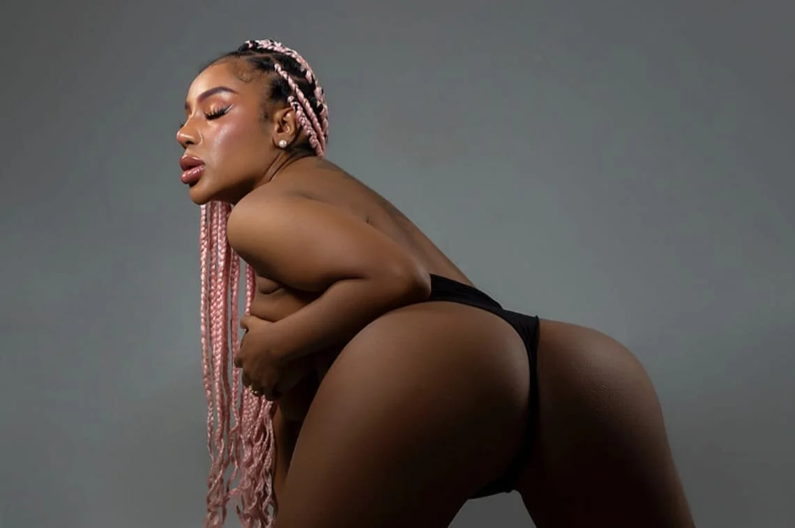 XXX Porn Photo of Nude Queen_Amara 1